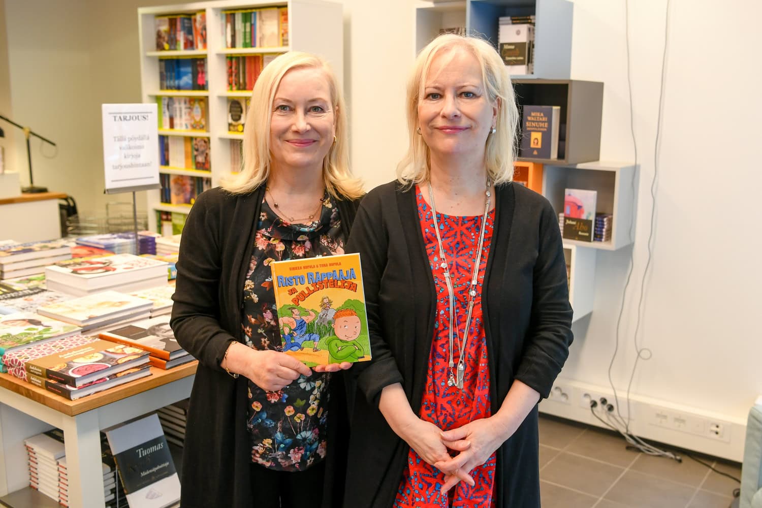 Kuvassa Sinikka ja Tiina Nopola