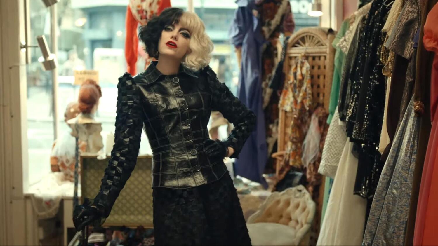 Emma Stone tuoreessa Cruella-elokuvassa.