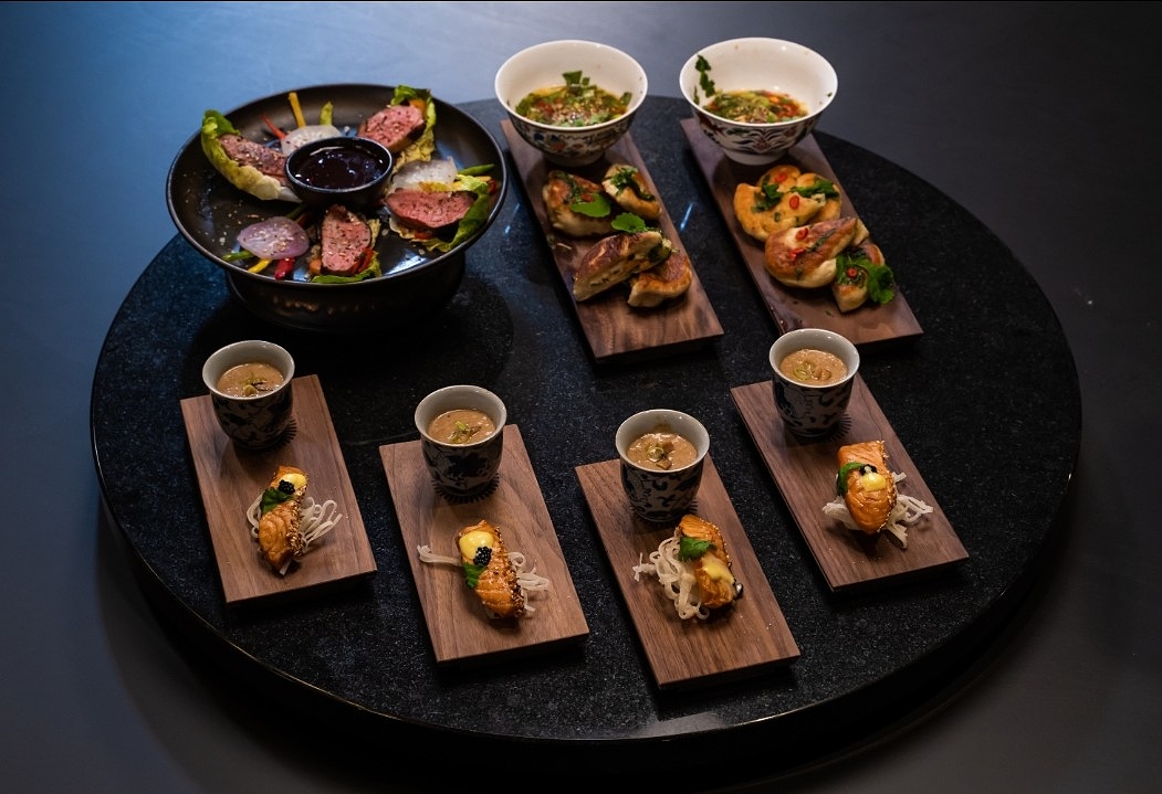 Sinisen joukkueen antimet valmiina.