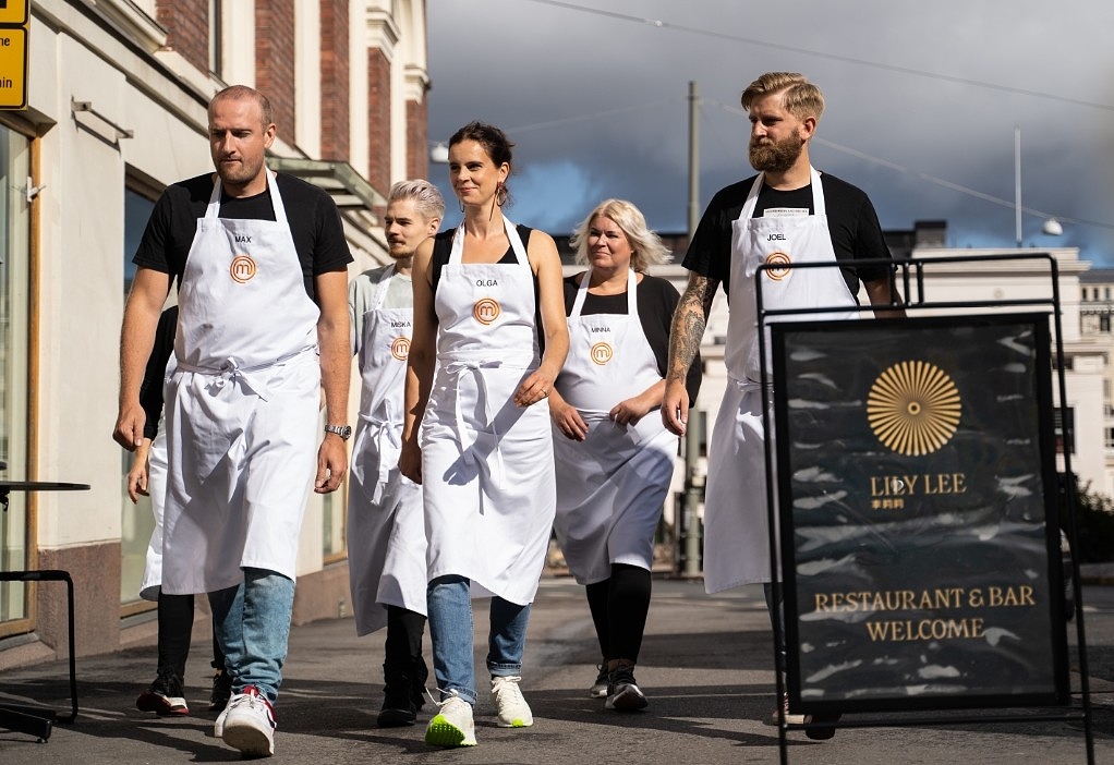 Mars! Kohti Lily Leen keittiötä.