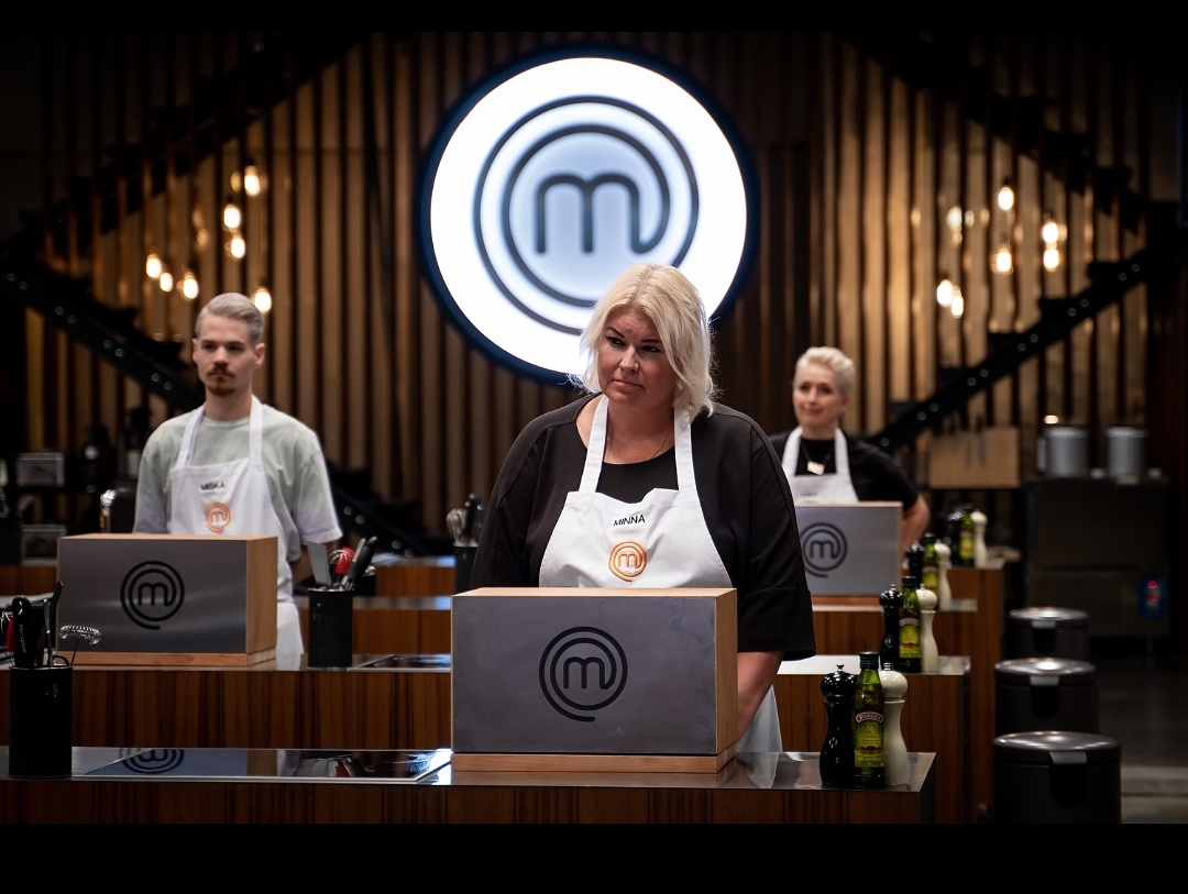 Vakavina semifinaalin mysteerilaatikoiden äärellä.