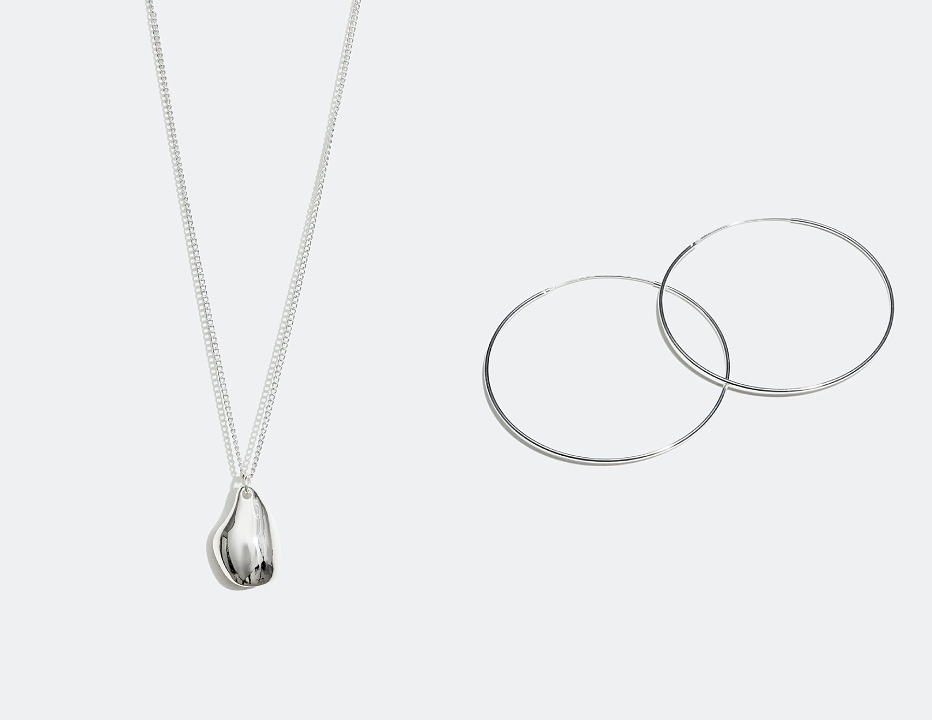 Riipus 9,99 e ja opeiset korvarenkaat 19,99 e, Glitter.