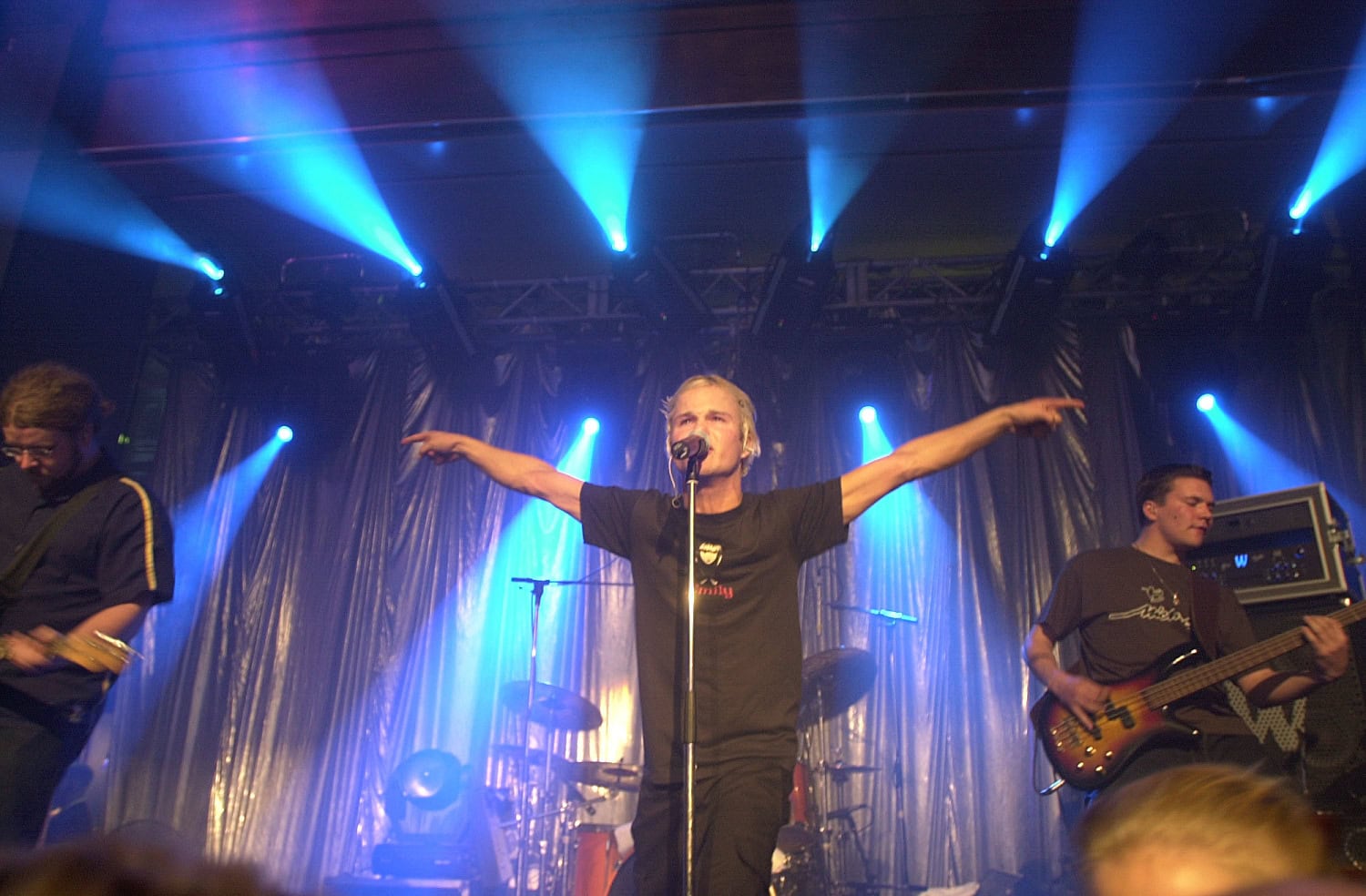 The Rasmus esiintymässä vuonna 2001