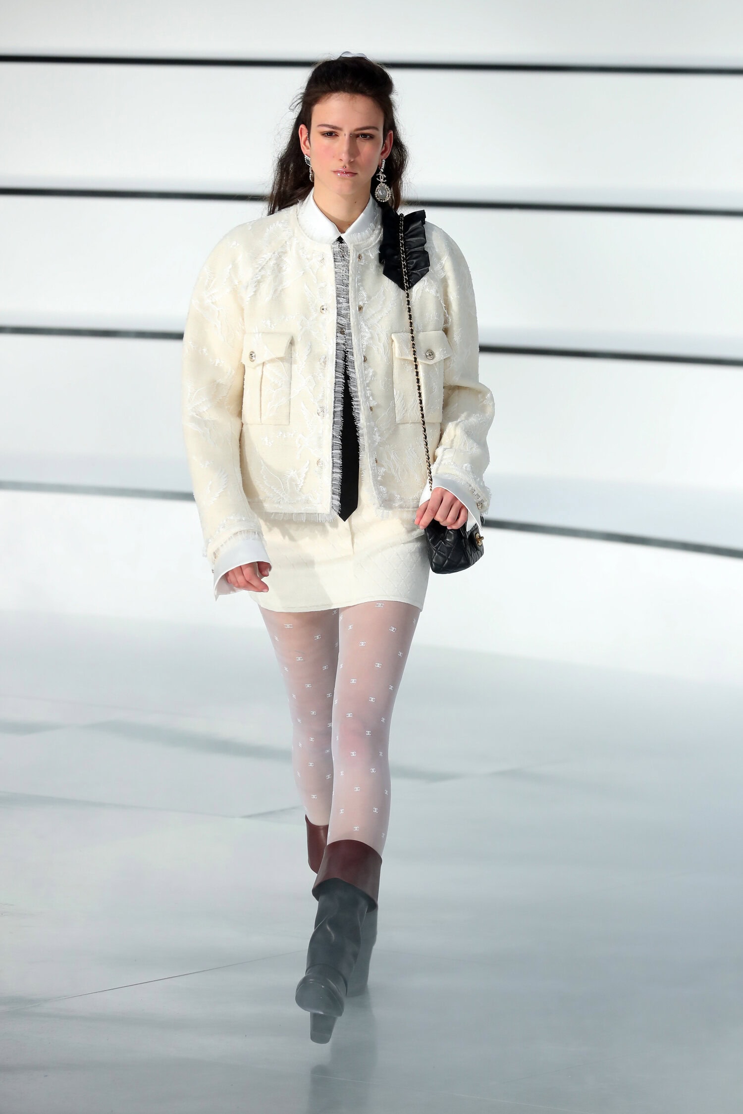 Chanel esitteli logo-sukkahousujaan vuonna 2020.