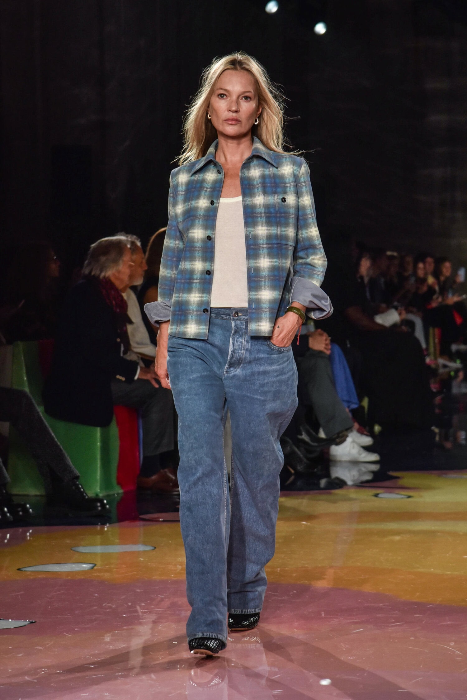 Keväällä ajankohtaisin farkkumalli on vyötäröltä matala.