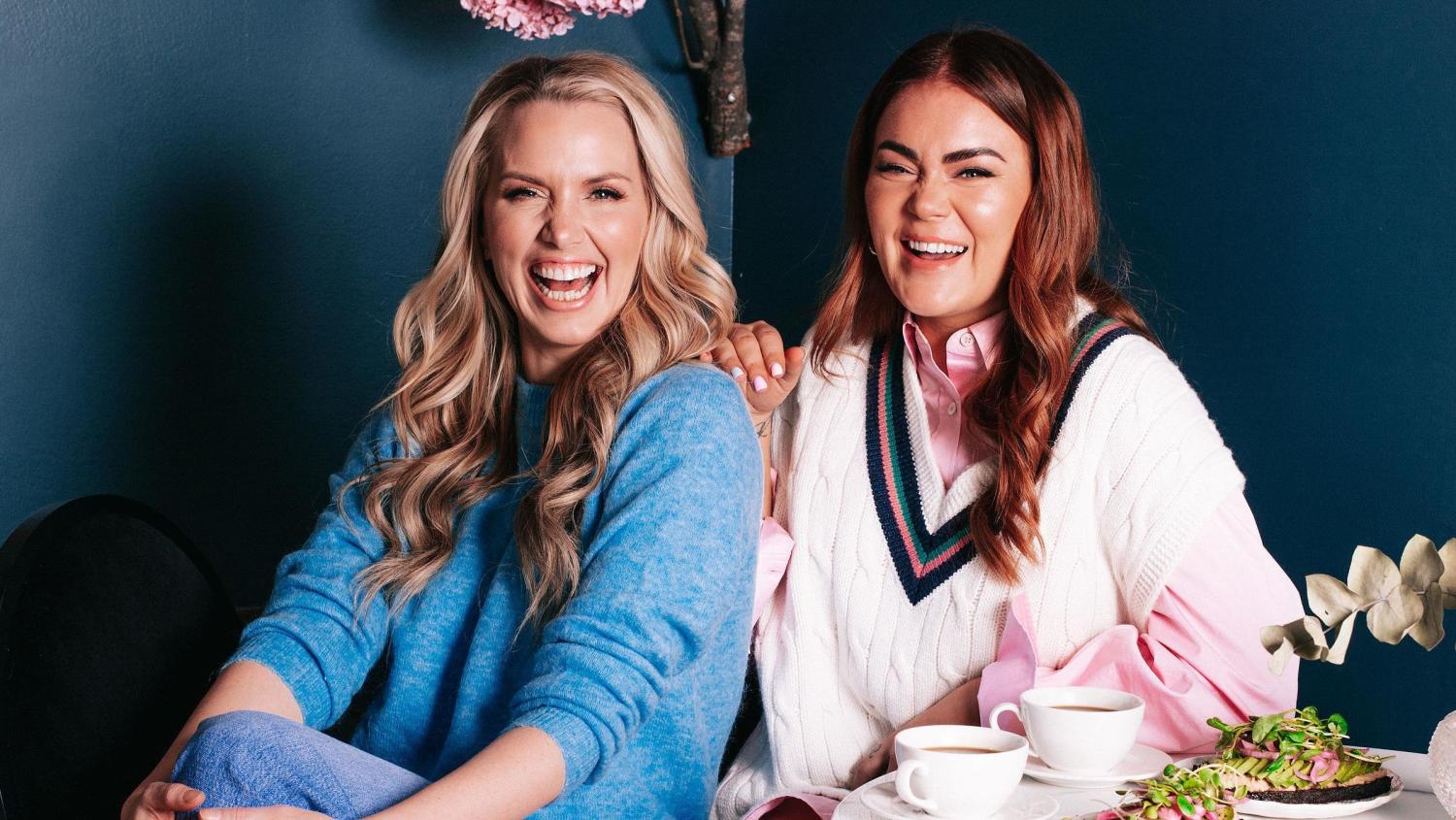 Suositun Girl Gang  ft. Pimppi pt -podcastin juontajina toimivat Piritta Hagman (vas.) sekä Rosanna Kulju (oik.).