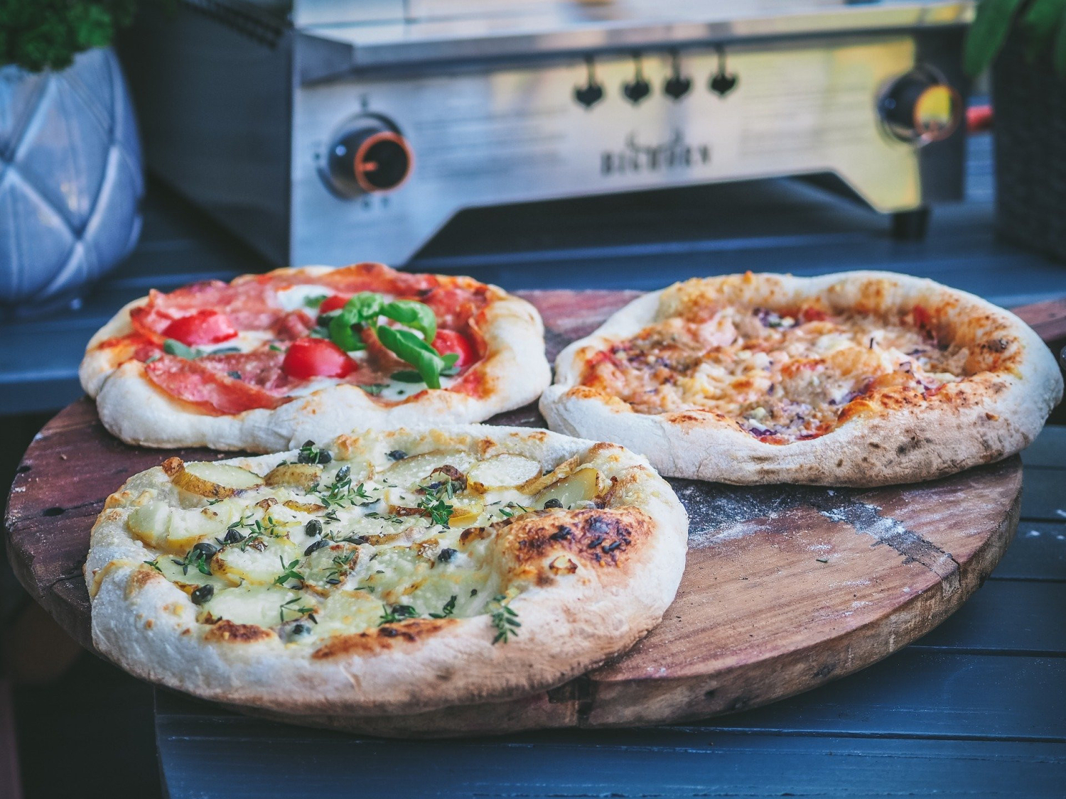 Pizzauunilla teet herkullisia kiviuunipizzoja hetkessä.