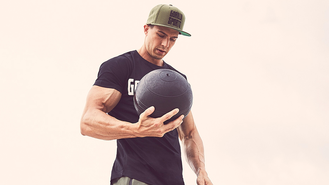 Kuntopallotreeni tarjoaa mukavaa vaihtelua auringossa makoilulle, ja pitää kropan ja mielen virkeänä.