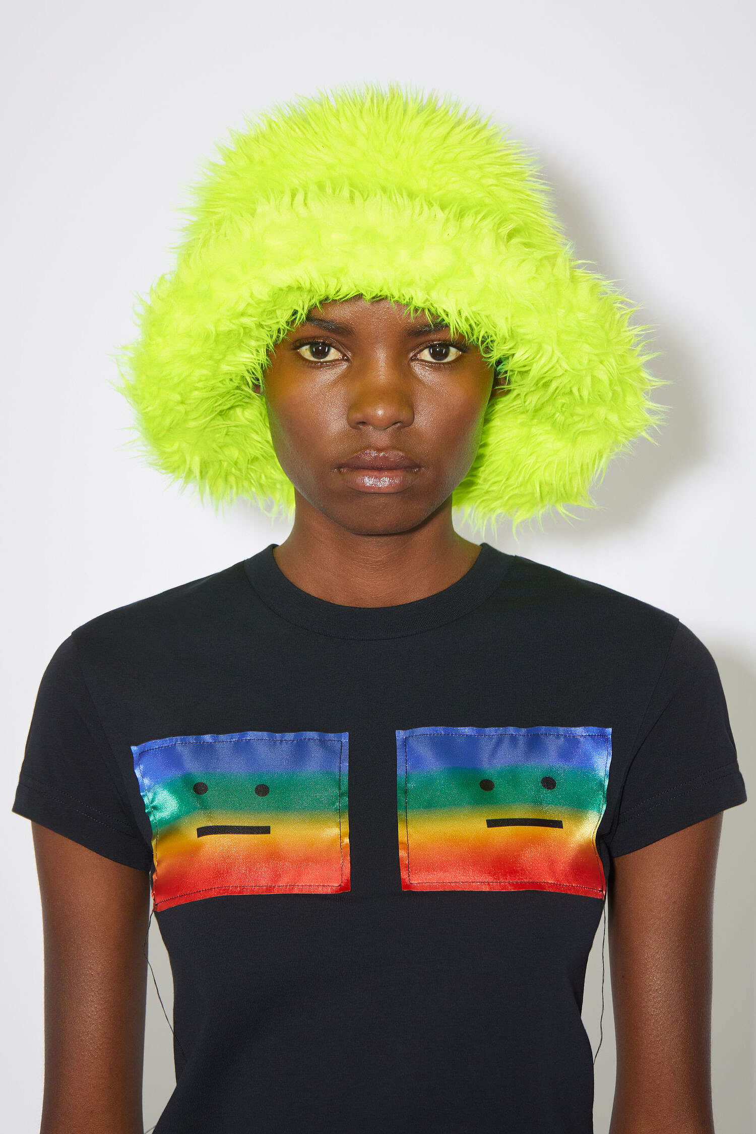 Ruotsalaisen Acne Studiosin versio pörröhatusta. Acne Studios, 170 €.