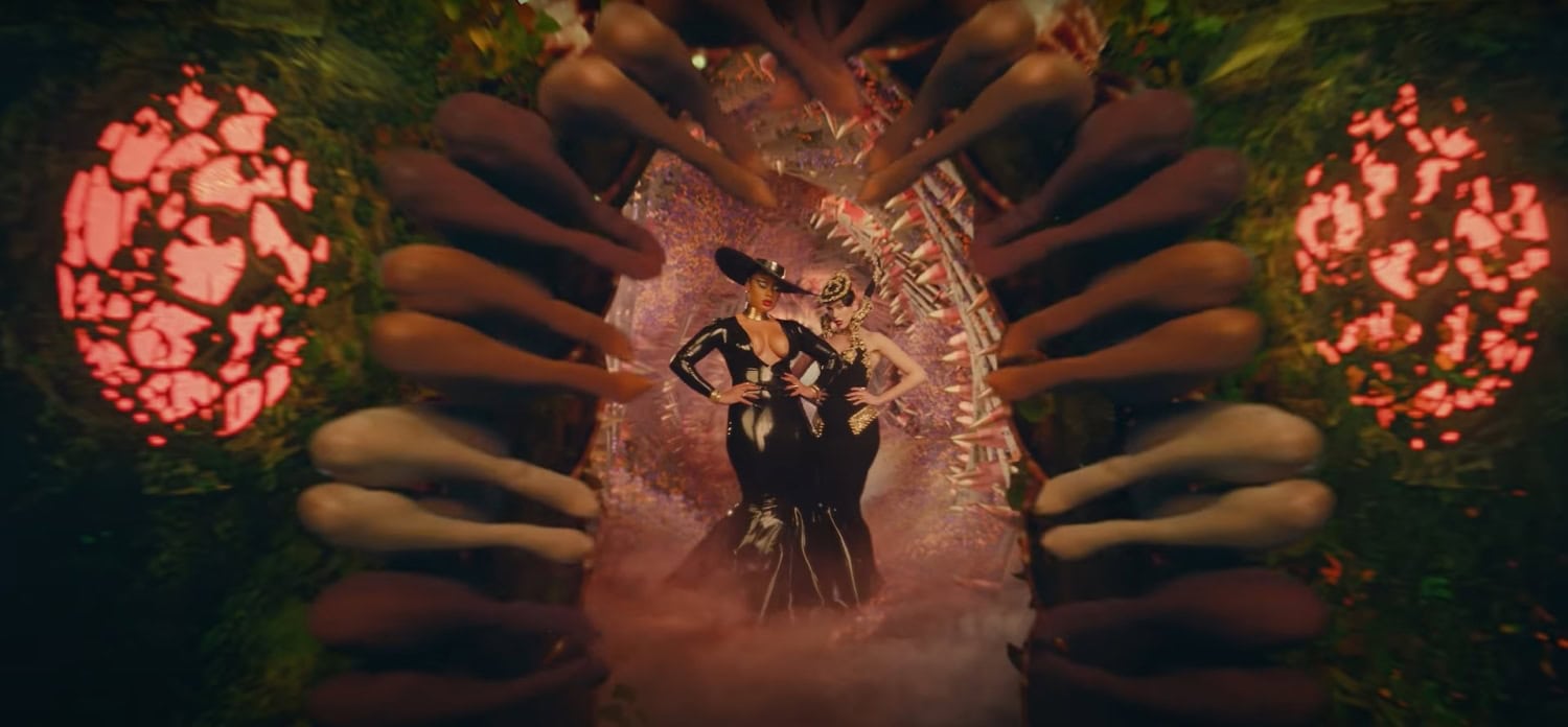 Megan Thee Stallion ja Dua Lipa nähdään Sweetest Pie -musiikkivideon alussa erikoisen rakennuksen sisällä. Rakennuksen oviaukko muodostaa naisten tanssivista jaloista ja rakennuksen sisätila muistuttaa taruolento Krakenin suuta.