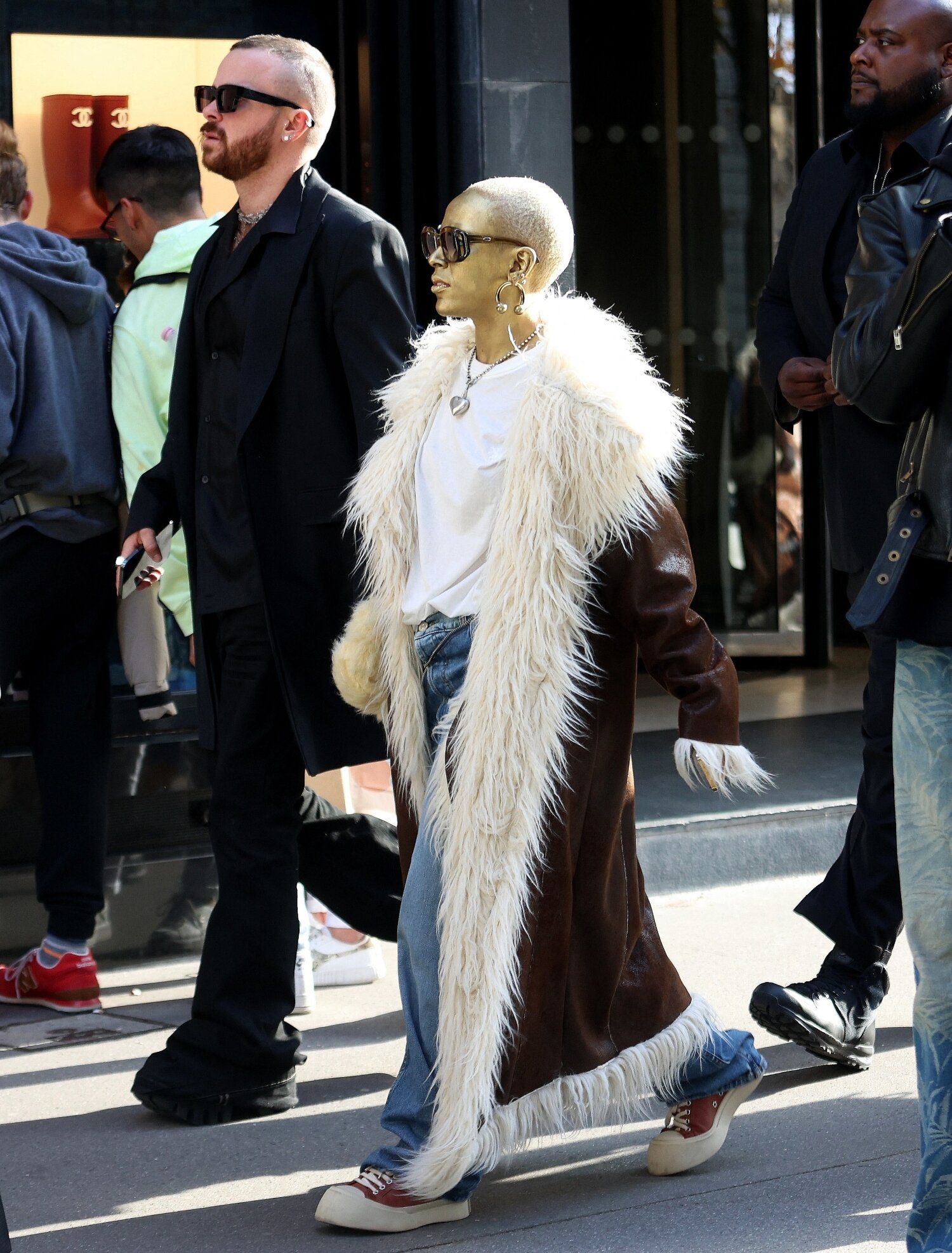 Doja Cat menossa A.W.A.K.E brändin näytökseen.