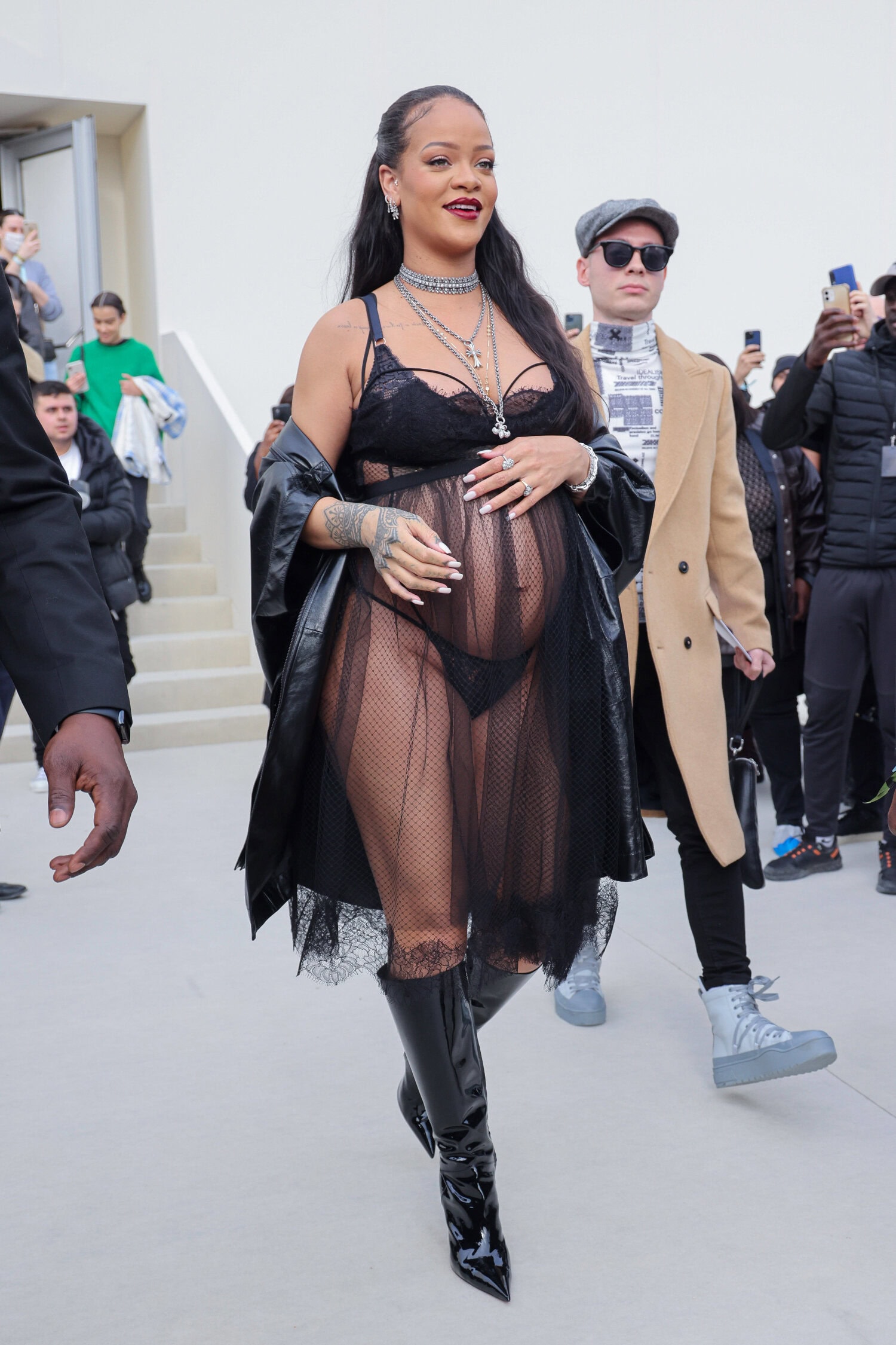 Rihannan raskaustyyli Diorin näytöksessä.