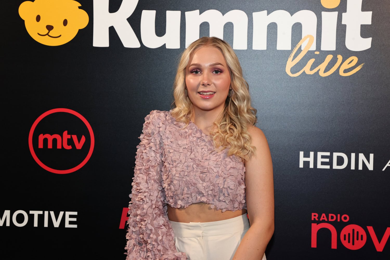 Viivi on noussut suosituksi artistiksi rytinällä.