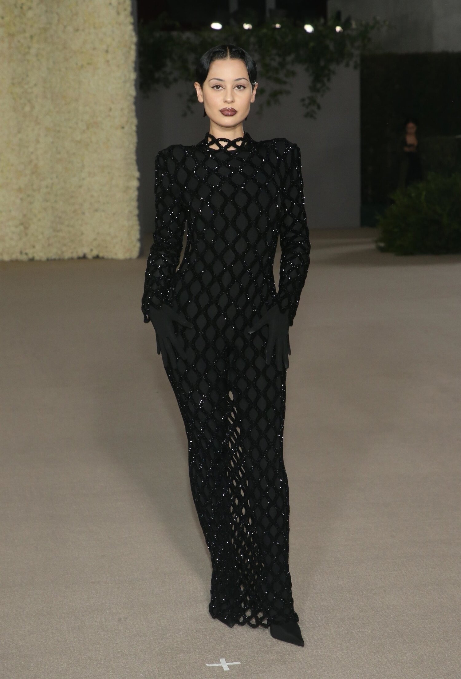 Alexa Demie Balenciagan luomuksessa.