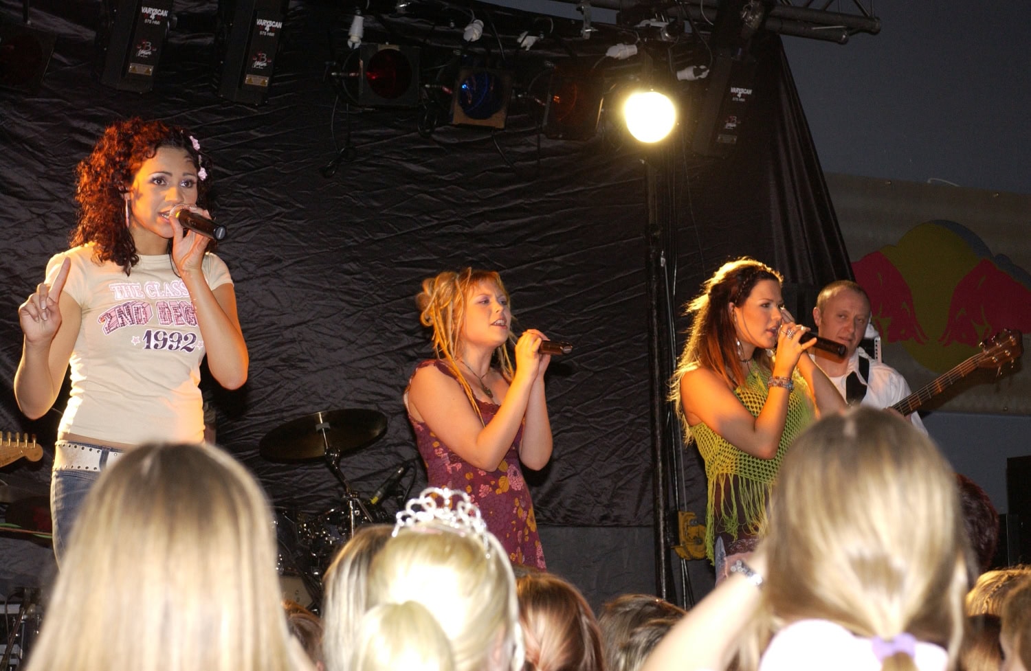 Gimmel esiintymässä viimeisellä keikallaan