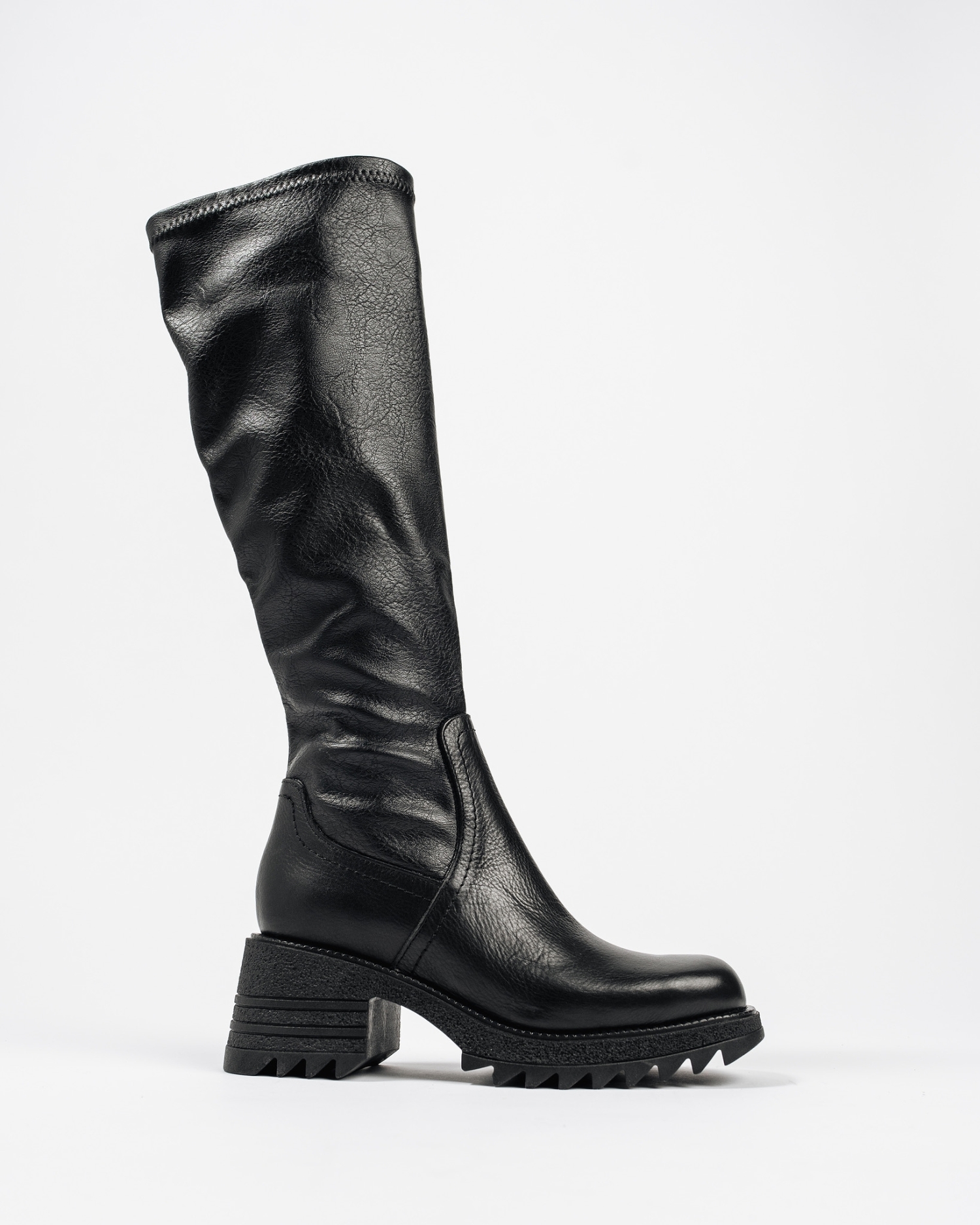 Pitkät nahkasaappaat. VAMSKO, 309 €.