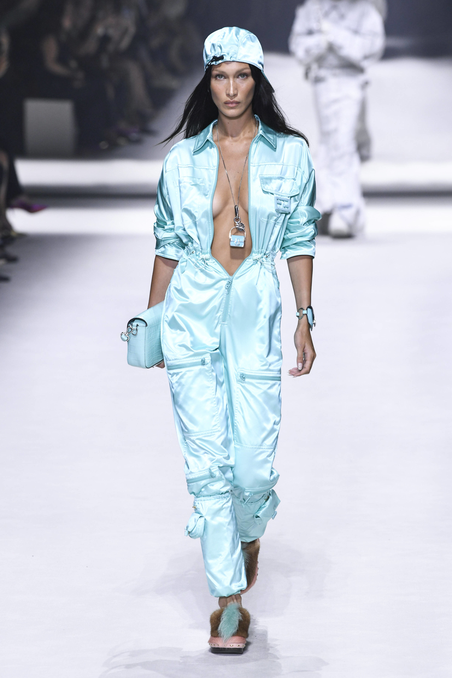 Fendin näytöksessä taskut löytyivät haalarista.