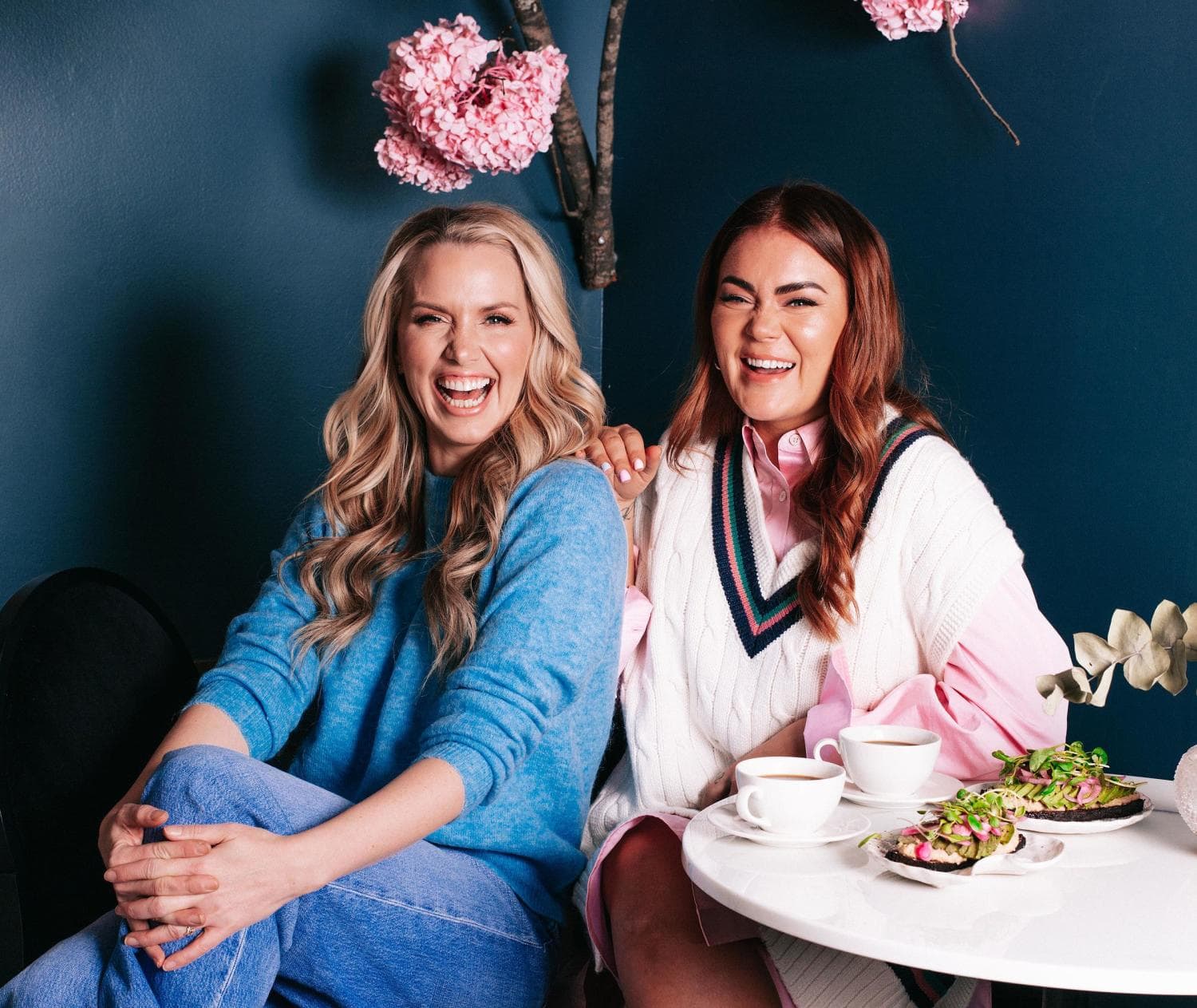 Piritta Hagman ja Rosanna Kulju vetävät Grl Gang ft. Pimppi PT -podcastia, jossa ruoditaan naisiin ja naisten terveyteen liittyviä asioita.