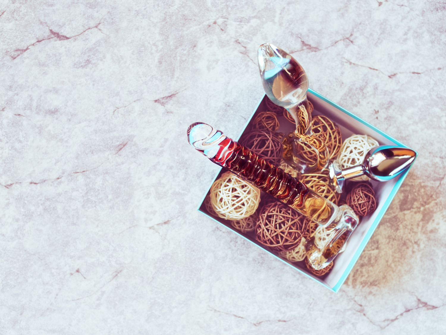 Muun muassa lasiset ja metalliset seksilelut on helposti kierrätettävissä.