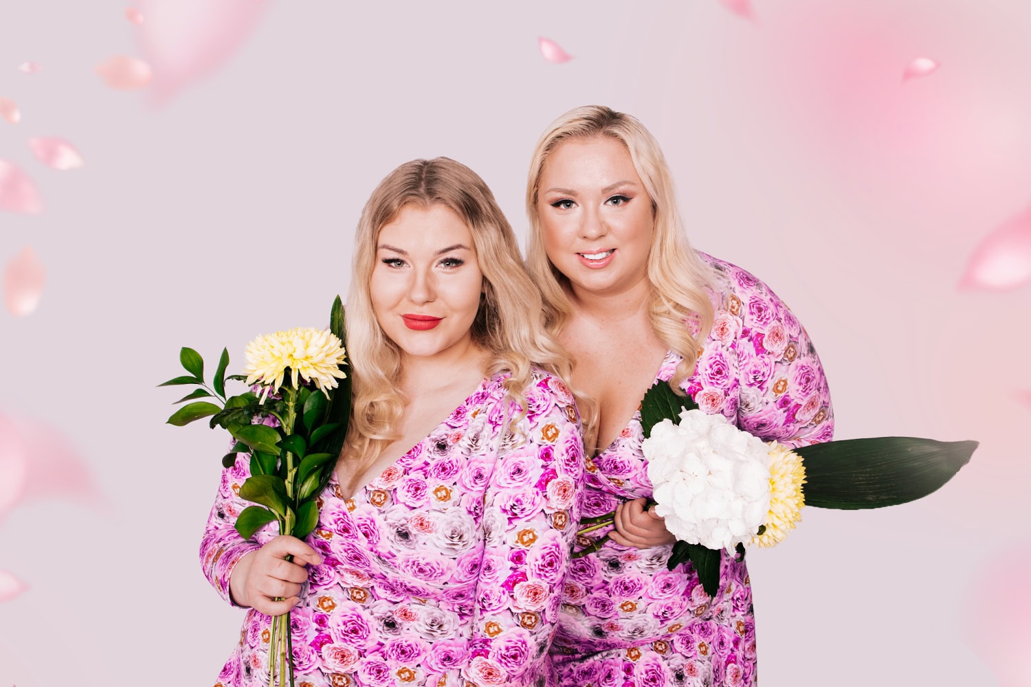 Vilma Karjalainen ja Henna Kalinainen vetävät Mamma Mia -podcastia.