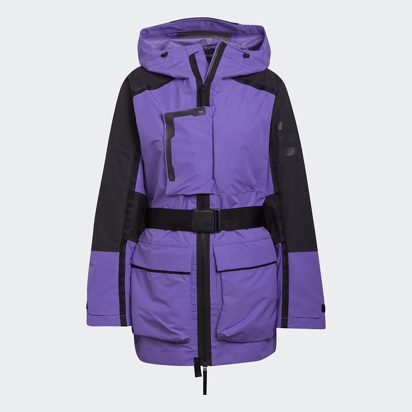 Sadetakki vyöllä. Adidas, 300 €.