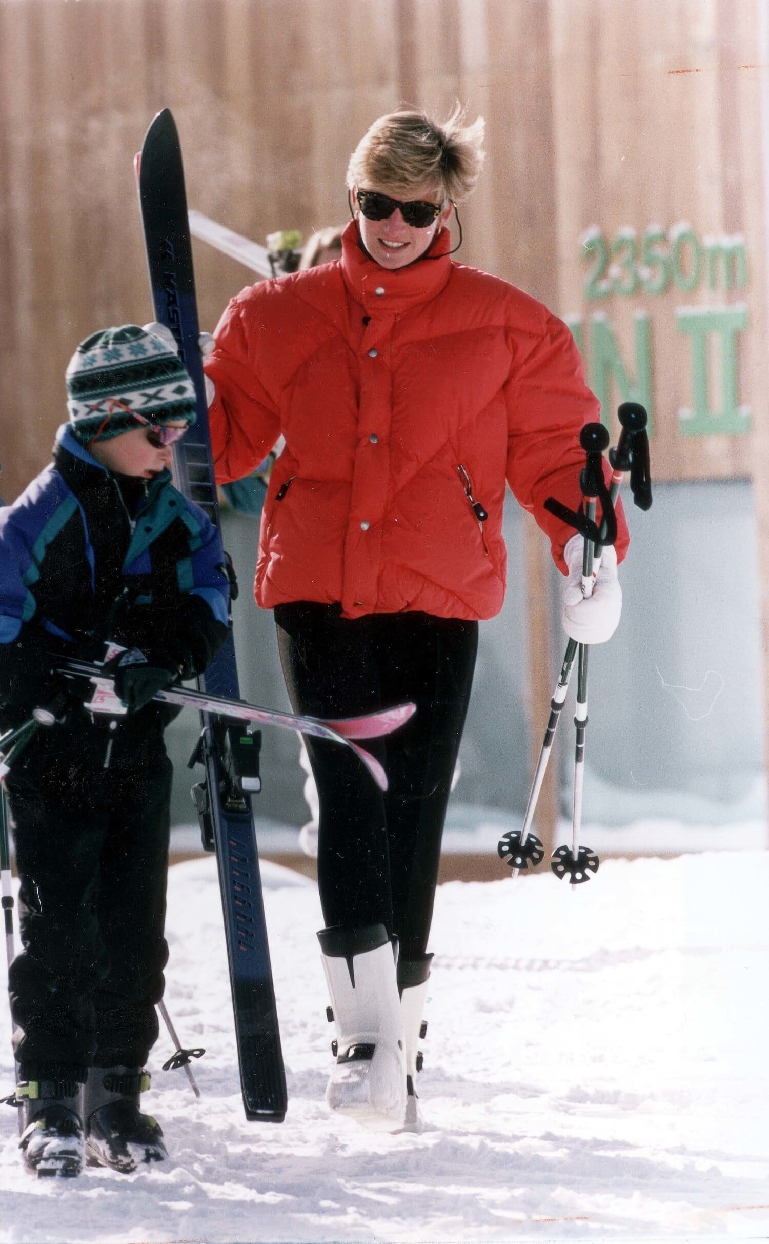 Dianan vuoden 1994 asu on kuin suoraan nykypäivän katukuvasta.