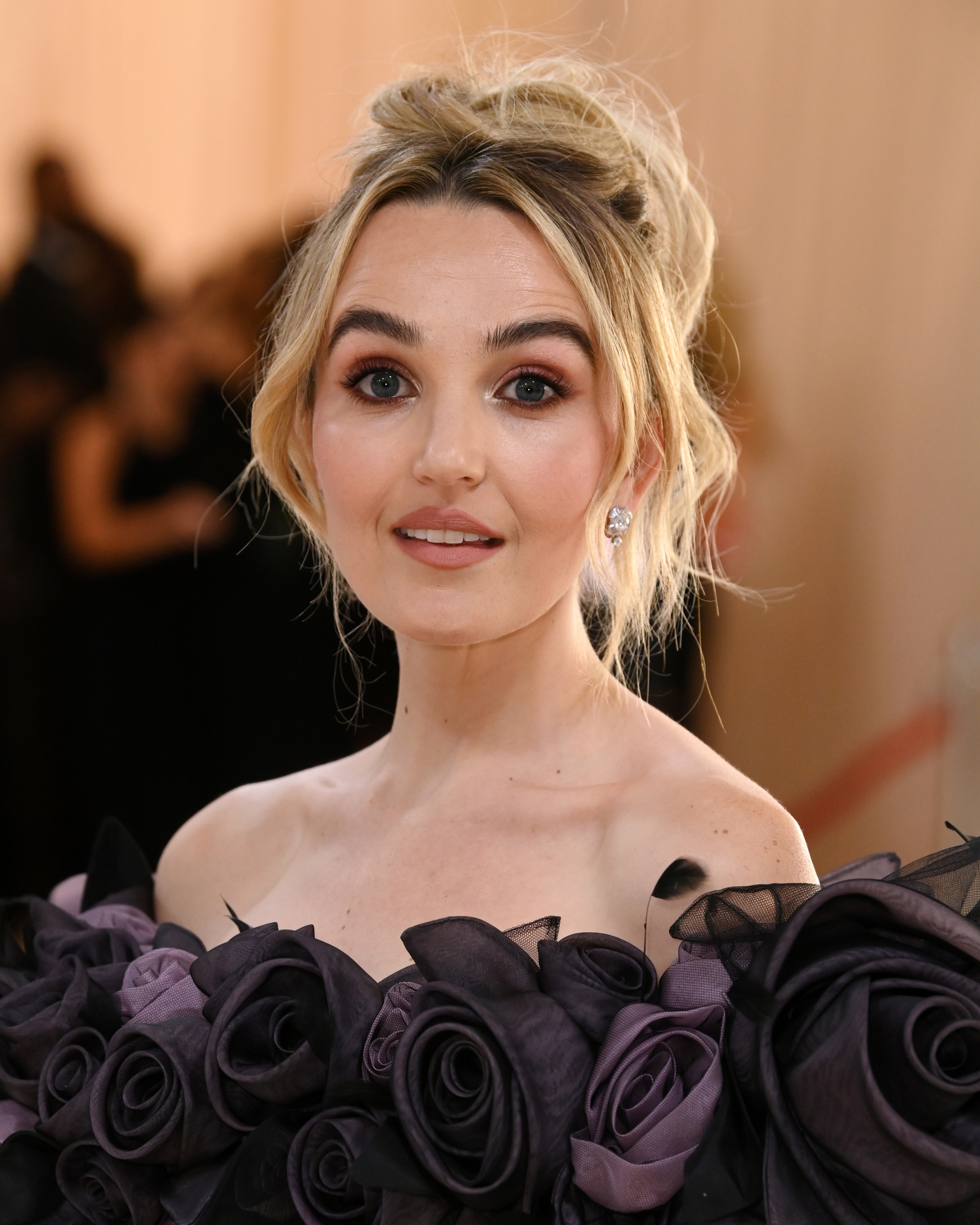 Chloe Fineman luotti astetta rennompaan nutturaan.