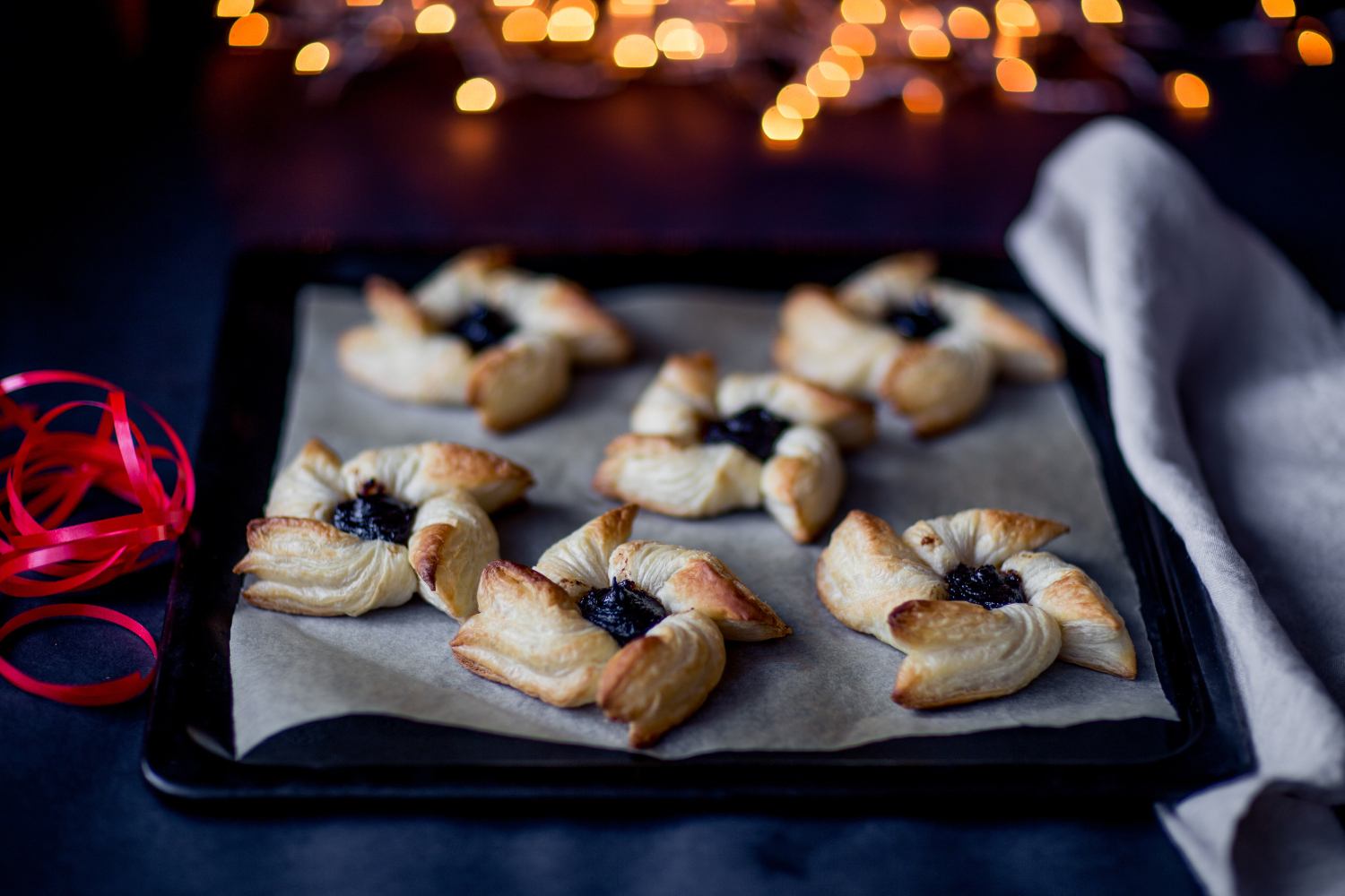 Joulutorttu on yksi perinteisimmistä jouluherkuista.