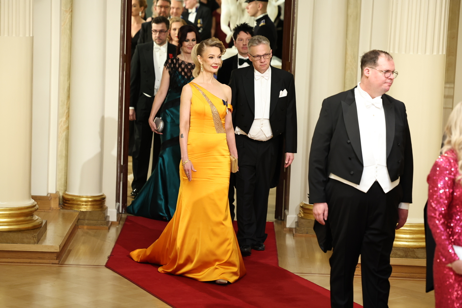 Tytti Tuppuraisen asu oli mahdollisesti yksi illan rohkeimman värisistä.