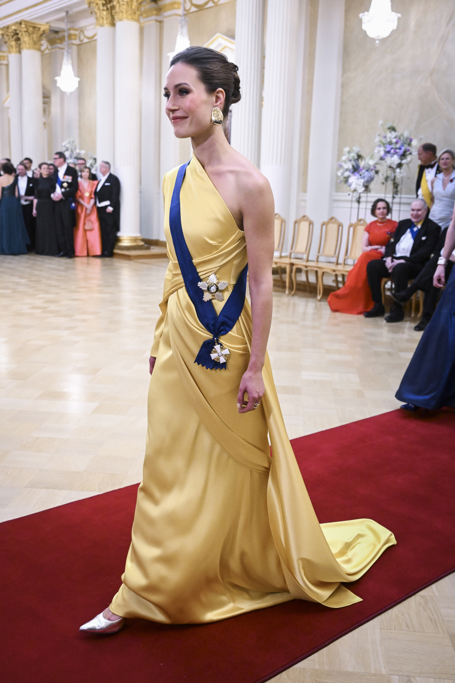 Sanna Marinin puku oli suositun muotisuunnittelija Katri Niskasen käsialaa.