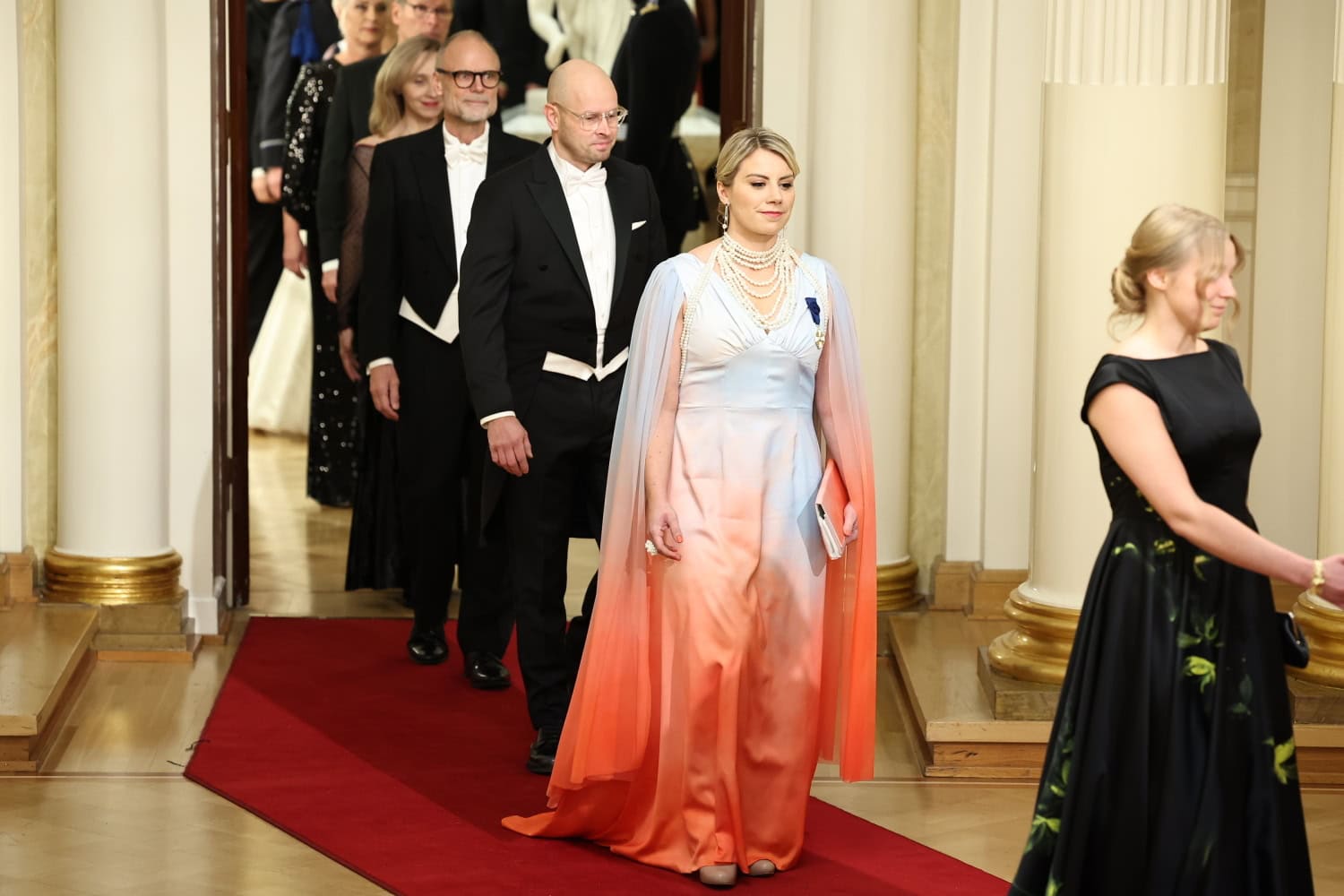 Saara-Sofia Sirén. Puvun on suunnitellut Susanna Korte.