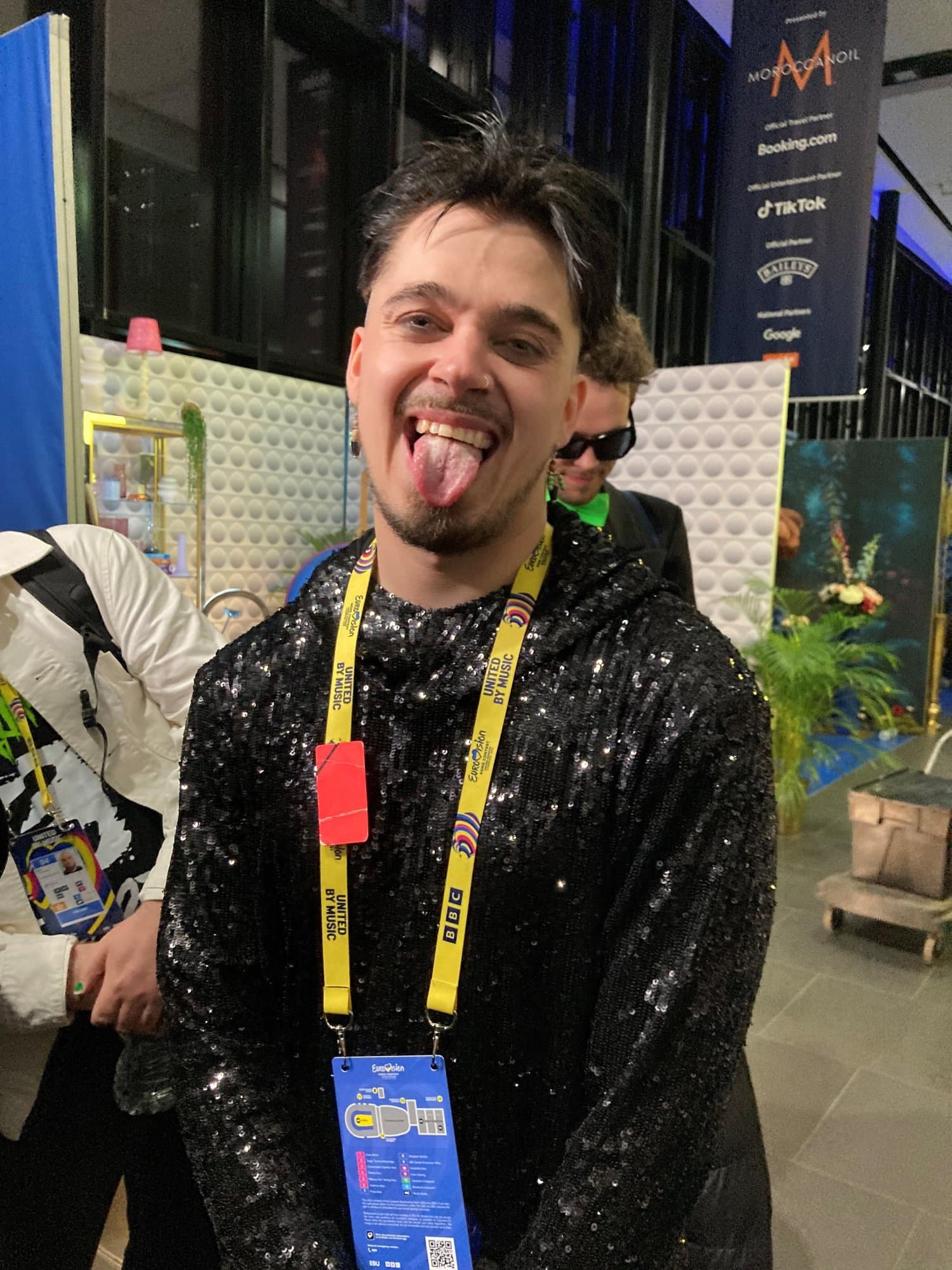 Pettynyt Käärijä oli myös oma leikkisä itsensä toimittajien edessä finaalin jälkeen.