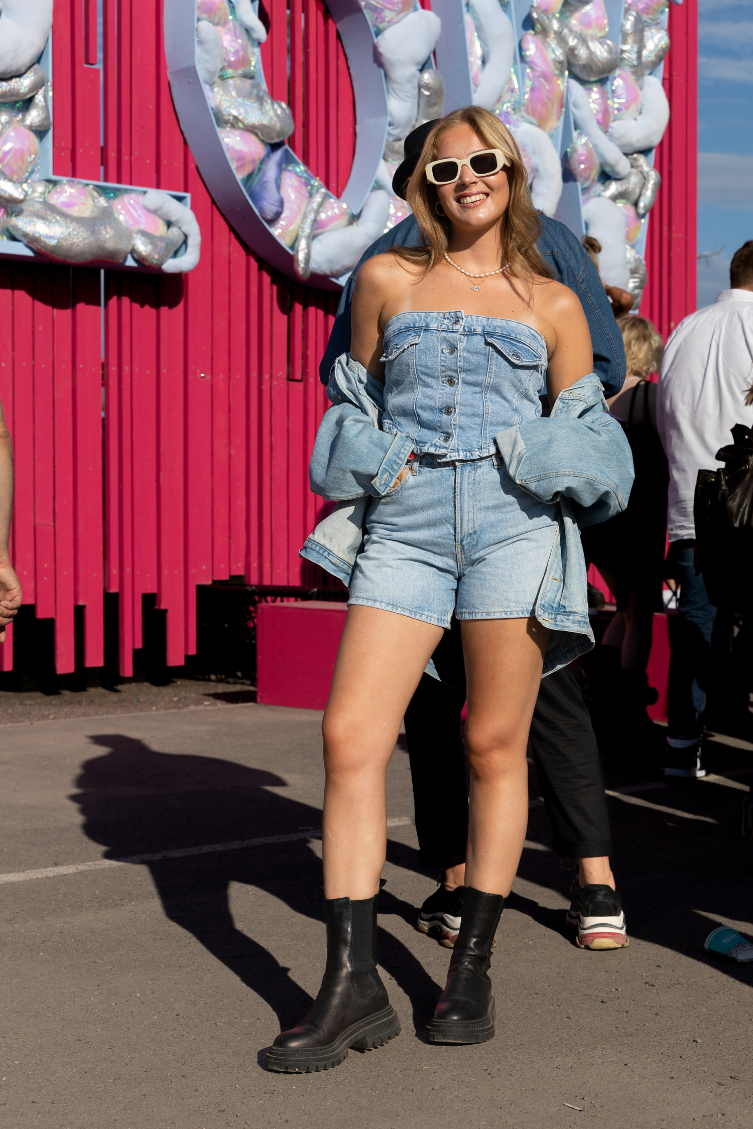 Nora Winter luotti farkkuasuun.