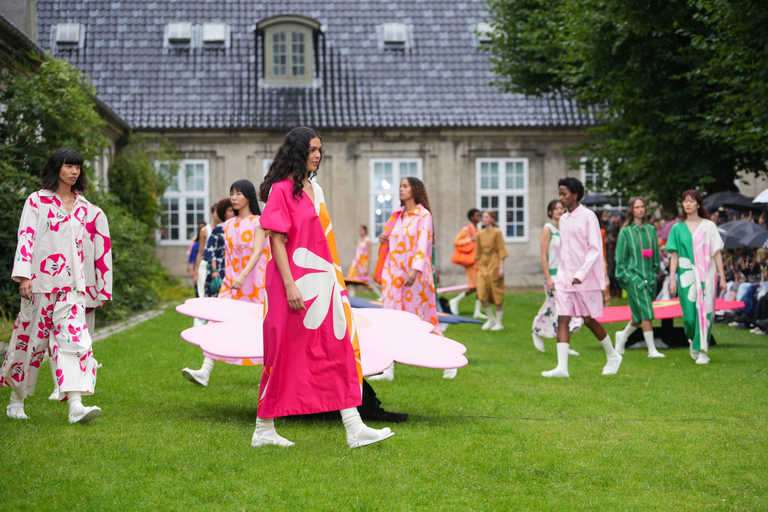 Marimekko esitteli vuoden 2024 muodin kesämalliston Kööpenhaminan muotiviikoilla.