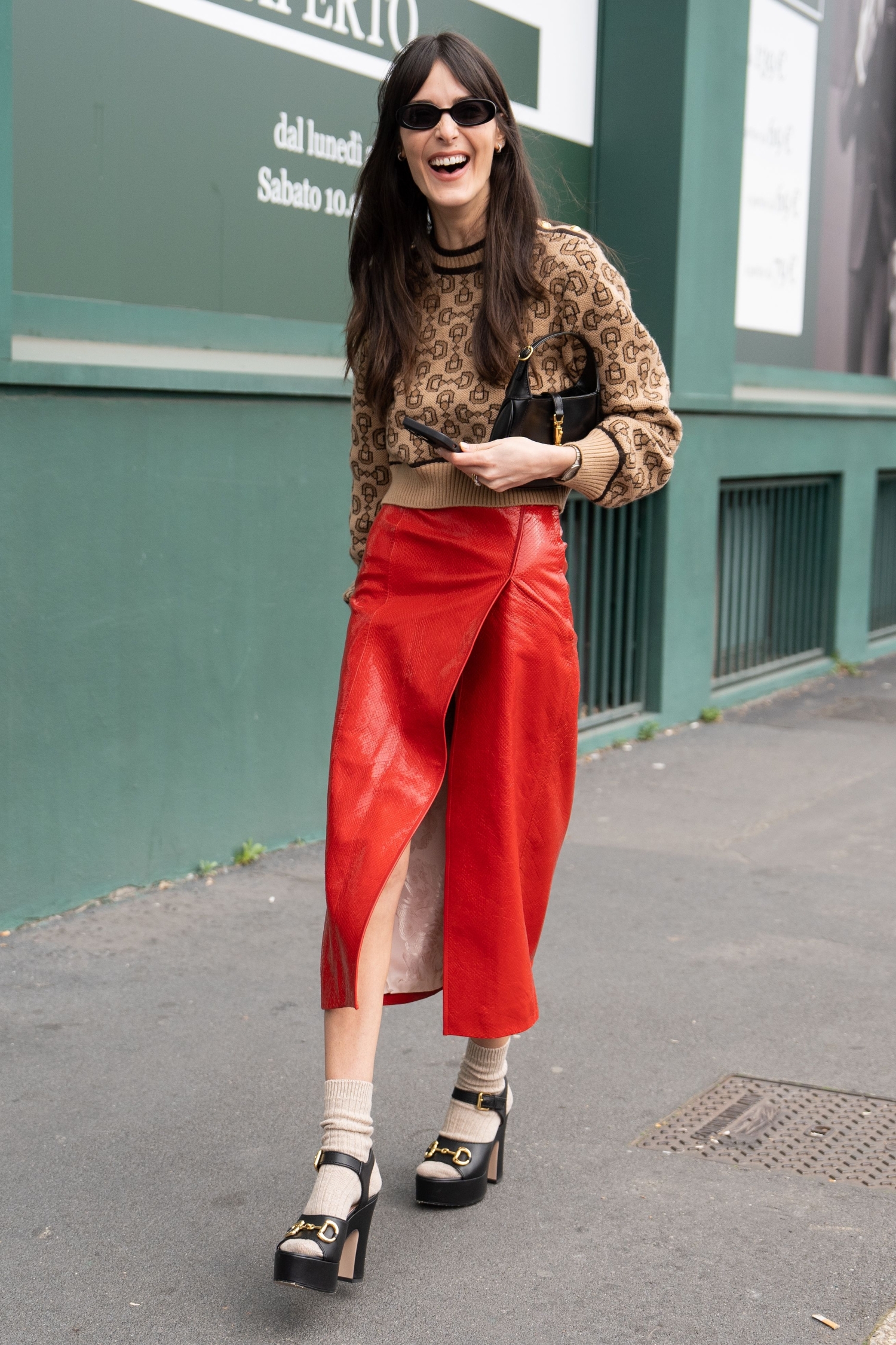 Katumuotia Milanon muotiviikoilta alkuvuodesta.