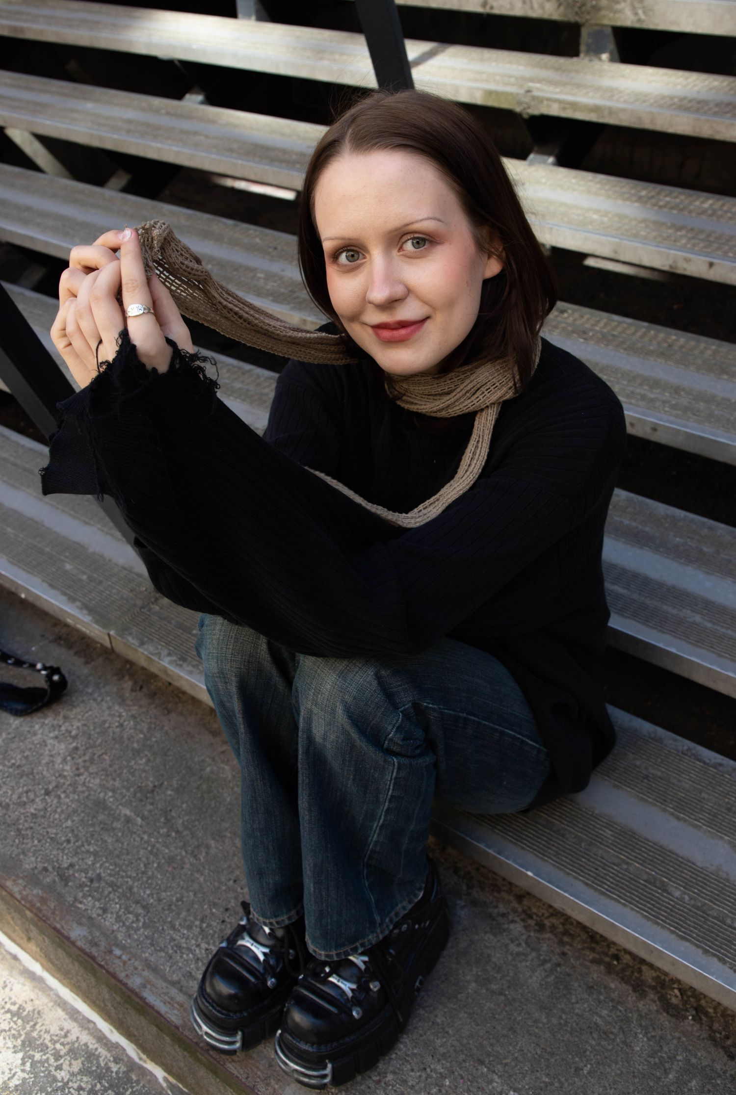 Pehmoainon tunnetuimpia biisejä ovat muun muassa Haluun takas mun perhoset, Päivänvaloo ja Mietin sua pahalla.