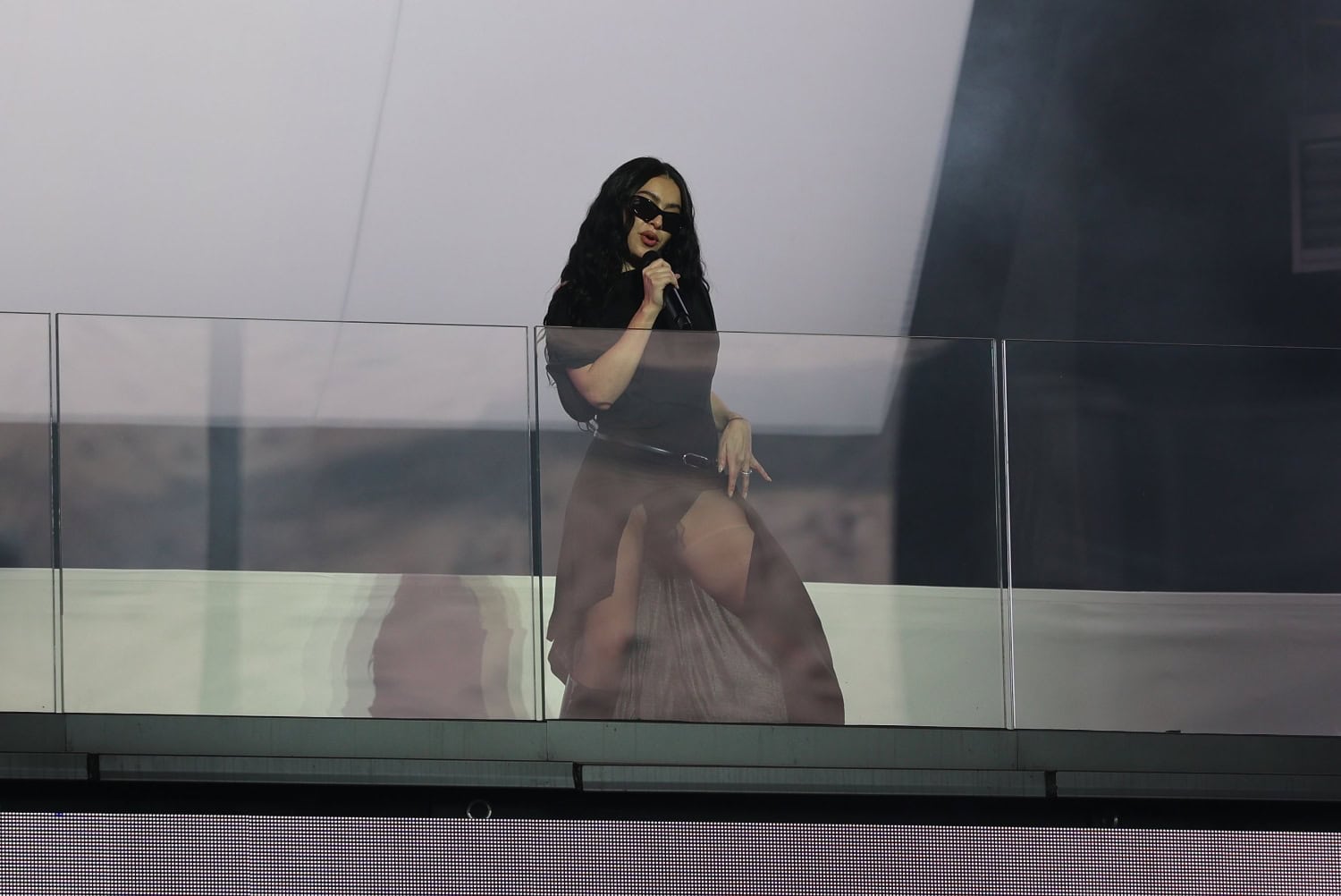 Charli XCX on yksi tämän hetken isoimpia popartisteja.