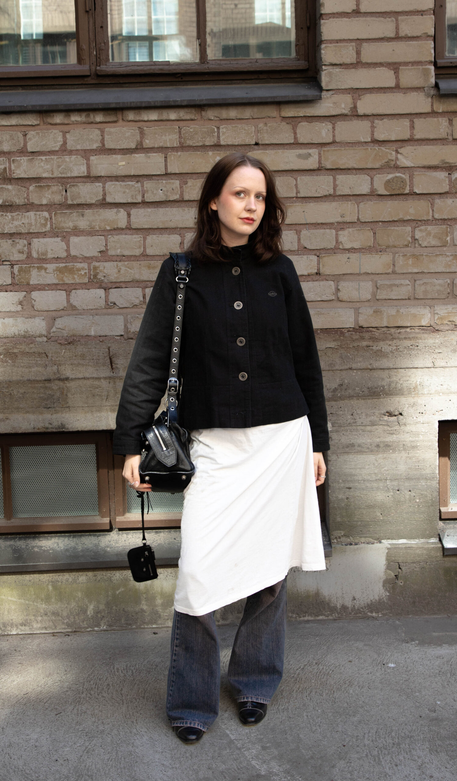 Pehmoainon luottoasuun kuuluvat farkut ja hame.