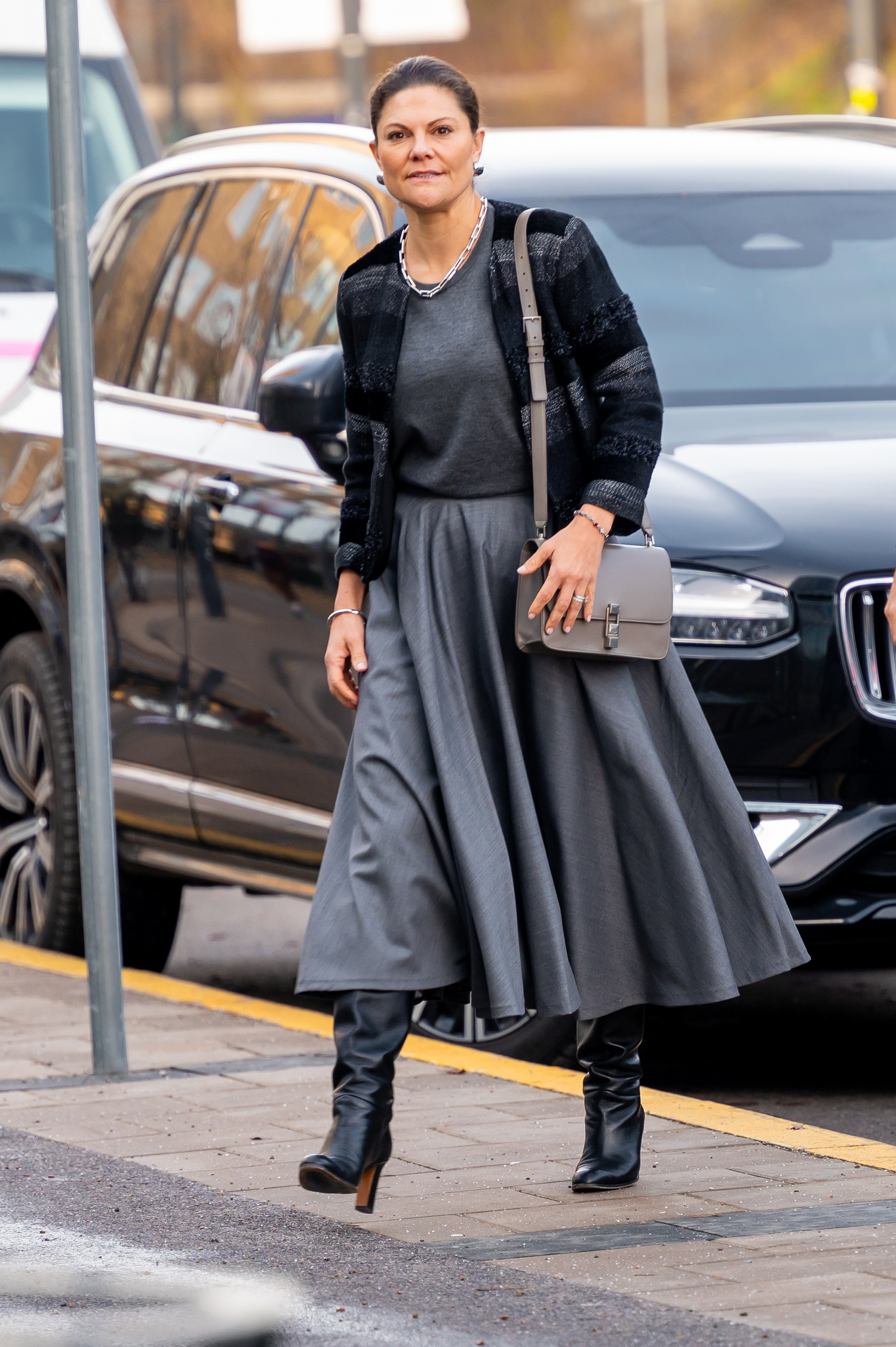 Ruotsin kruununprinsessa Victoria suosii tunnetusti omassa pukeutumisessaan yhtenäistä värimaailmaa.