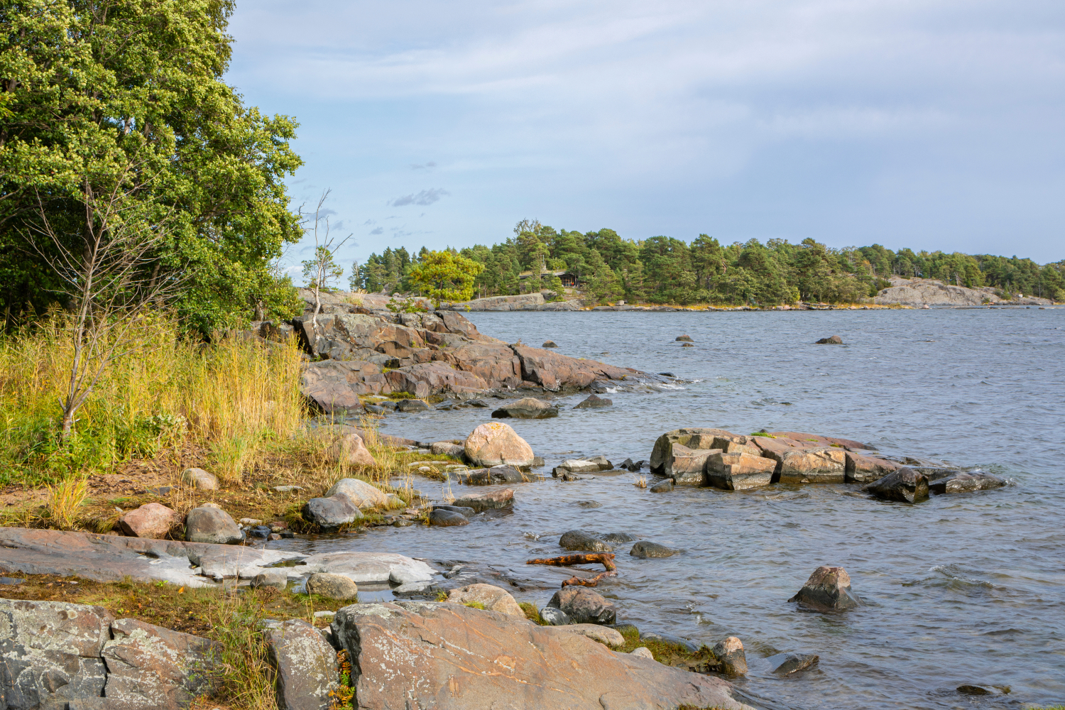 Kallahdenniemen maisemat ovat idylliset.