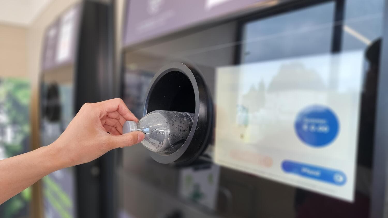 Vanhat pullot kannattaa palauttaa kauppaan vielä tämän vuoden puolella.