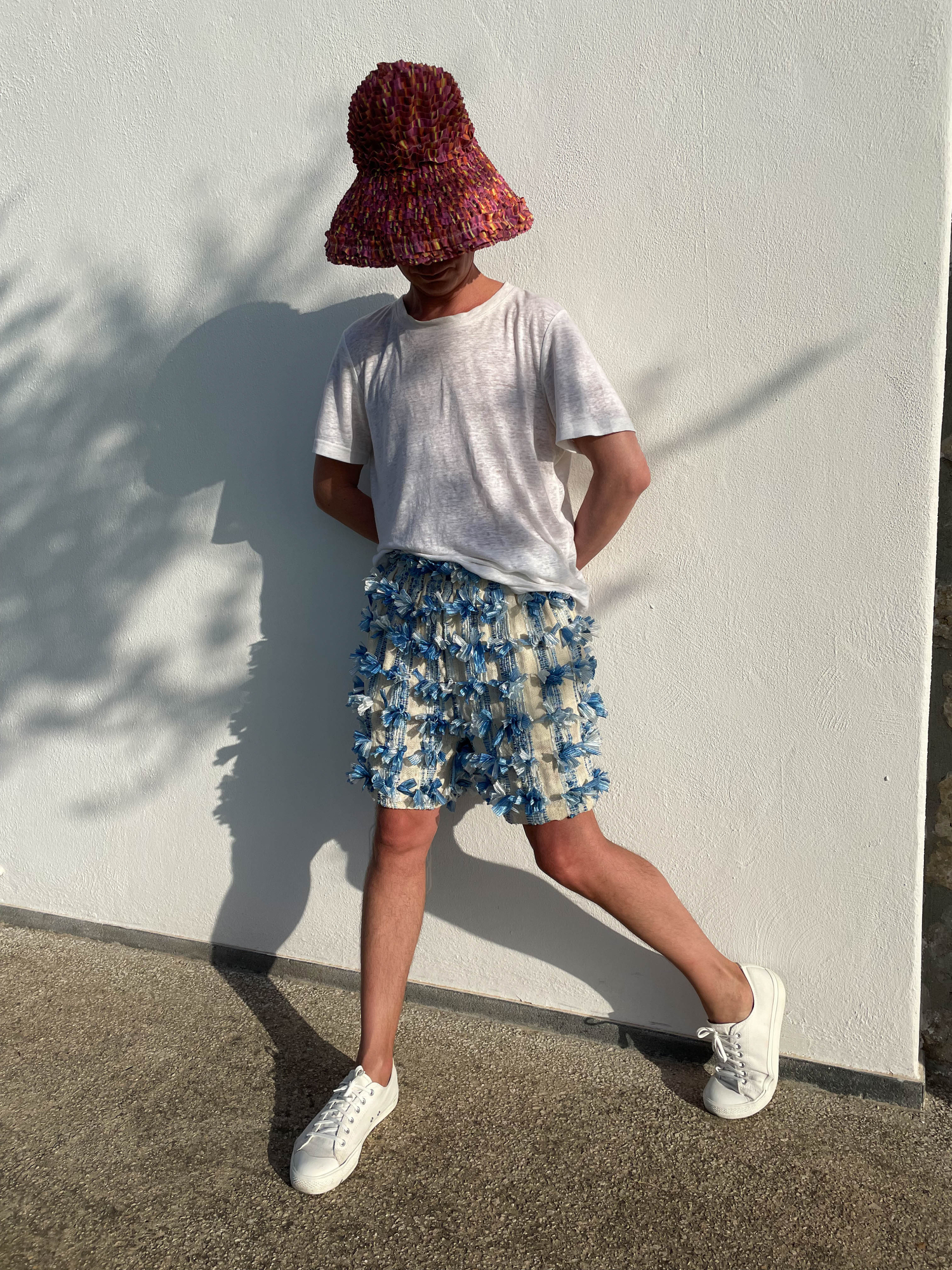 Silmälasien lisäksi Sykkö rakastaa myös päähineitä. Hattu kruunaa asun ja tuo näyttävyyttä. Kesäisin se suojaa myös auringolta.