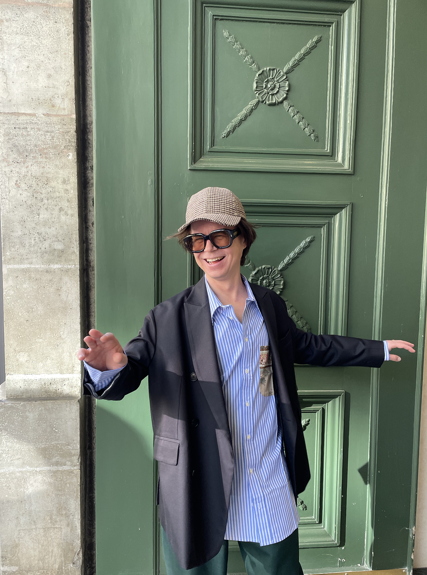 Lippis tuo rennon ja sporttisen vivahteen asuun.