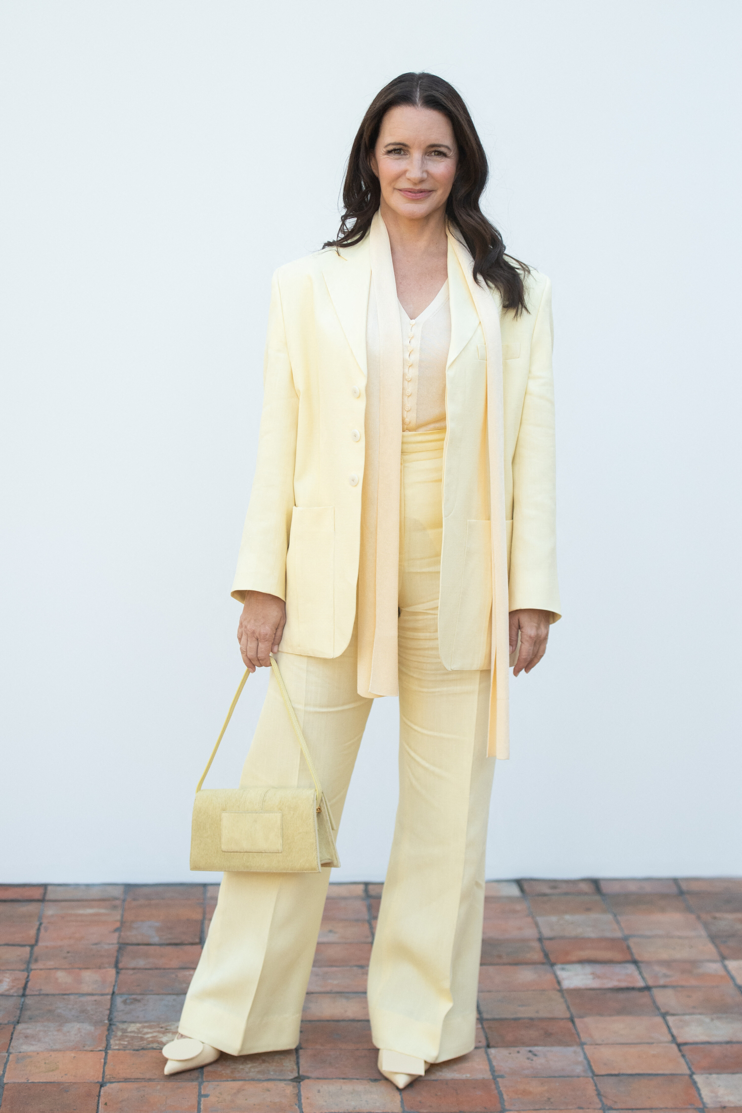 Sinkkuelämää -sarjasta tuttu näyttelijä Kristin Davis edusti vaaleankeltaisessa.