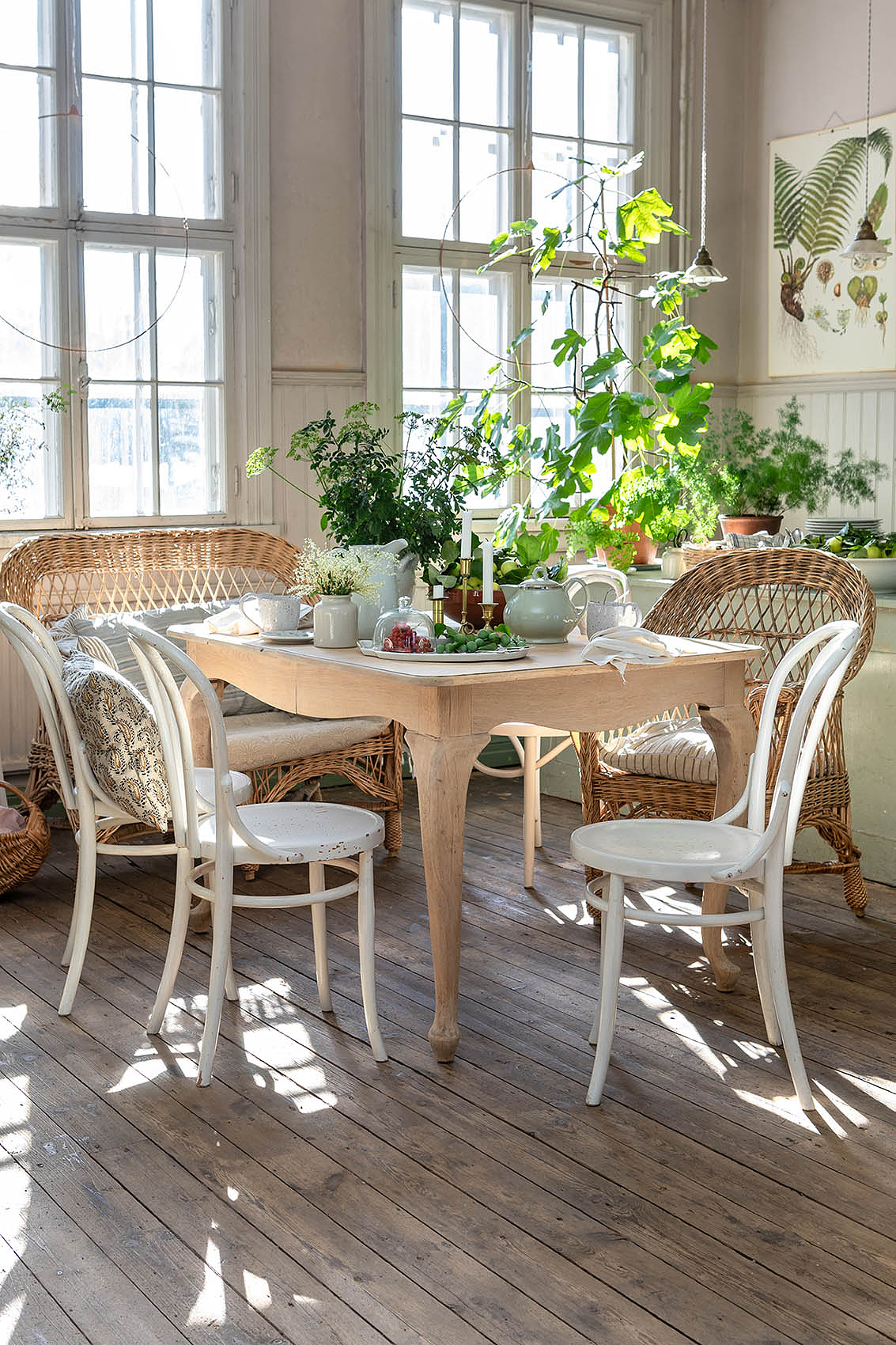 Aulasta löytyvä tammipöytä tuli kotiin ystävän kanssa tehdyn vaihtokaupan myötä.