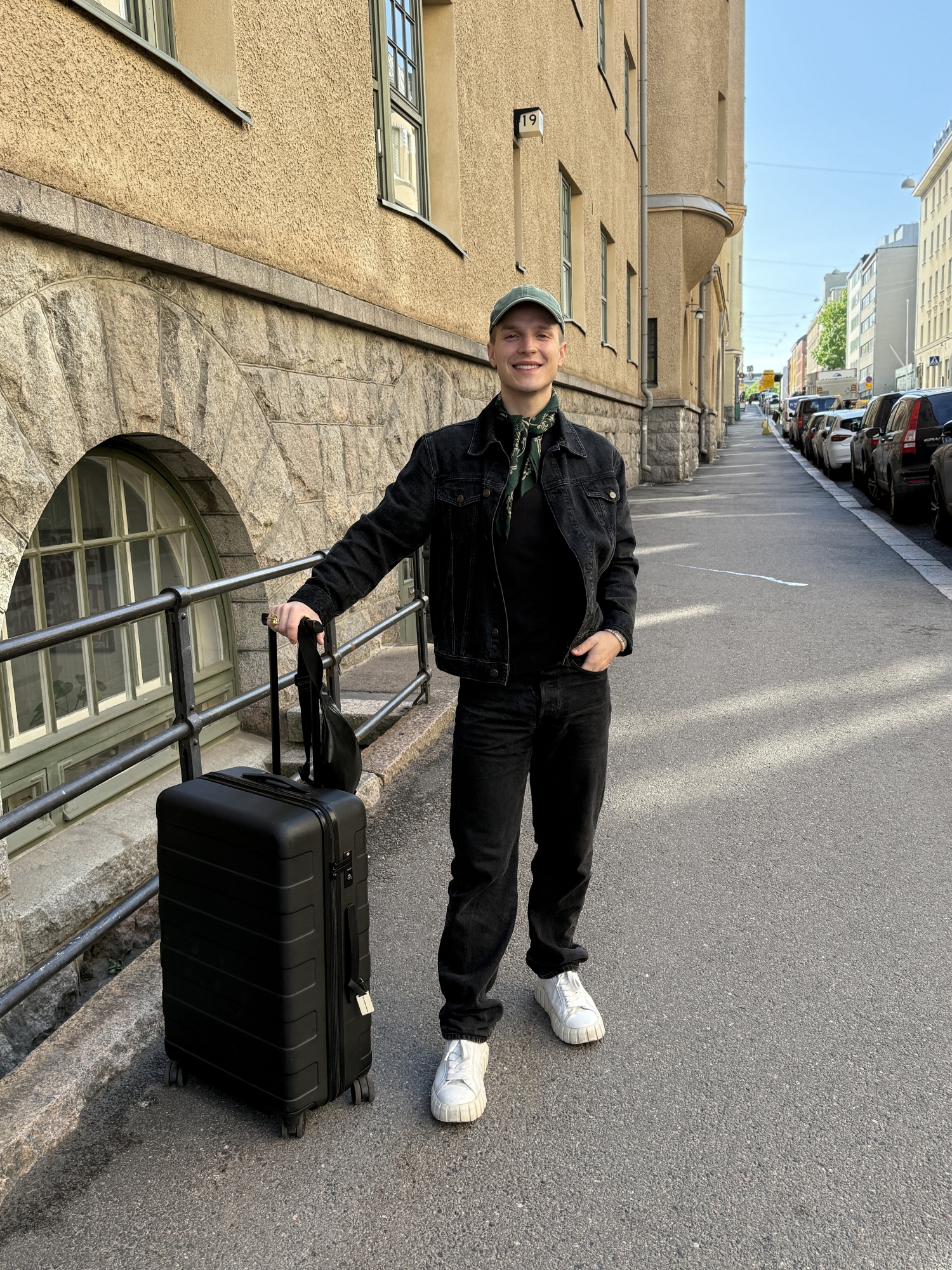 Vyölaukku yhdistyy Lehtisen mukaan asuun kuin asuun ja solahtaa myös huomaamattomasti takin alle.