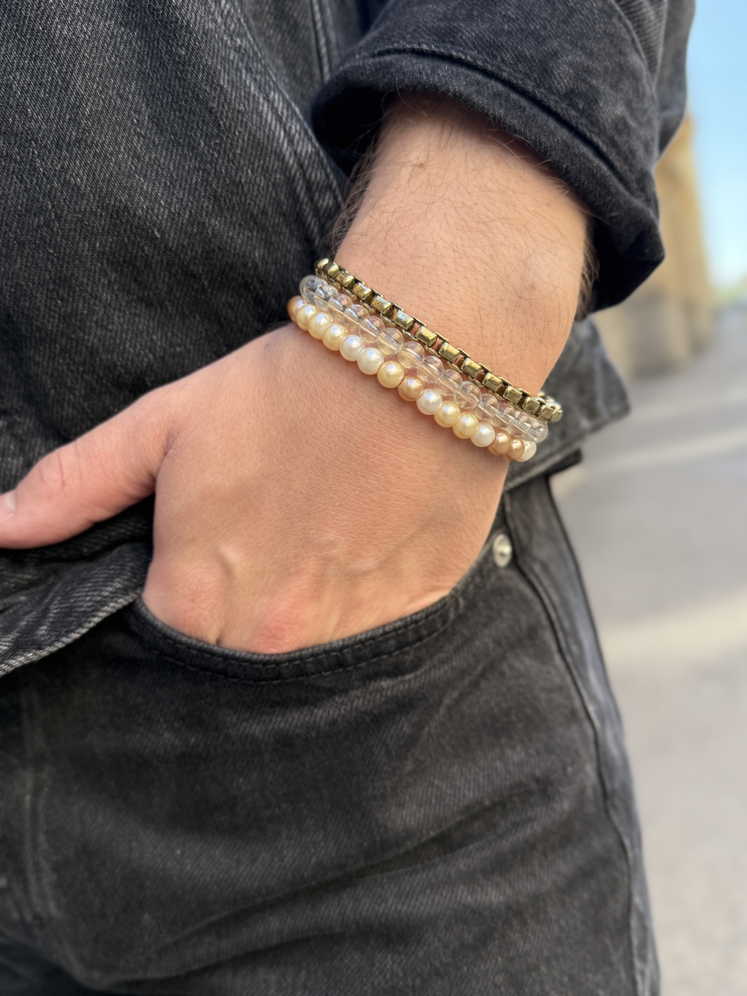 Löysin helmikorut auttamattomasti myöhässä trendistä, siksi pidän niitä innoissani edelleen, Lehtinen kertoo.