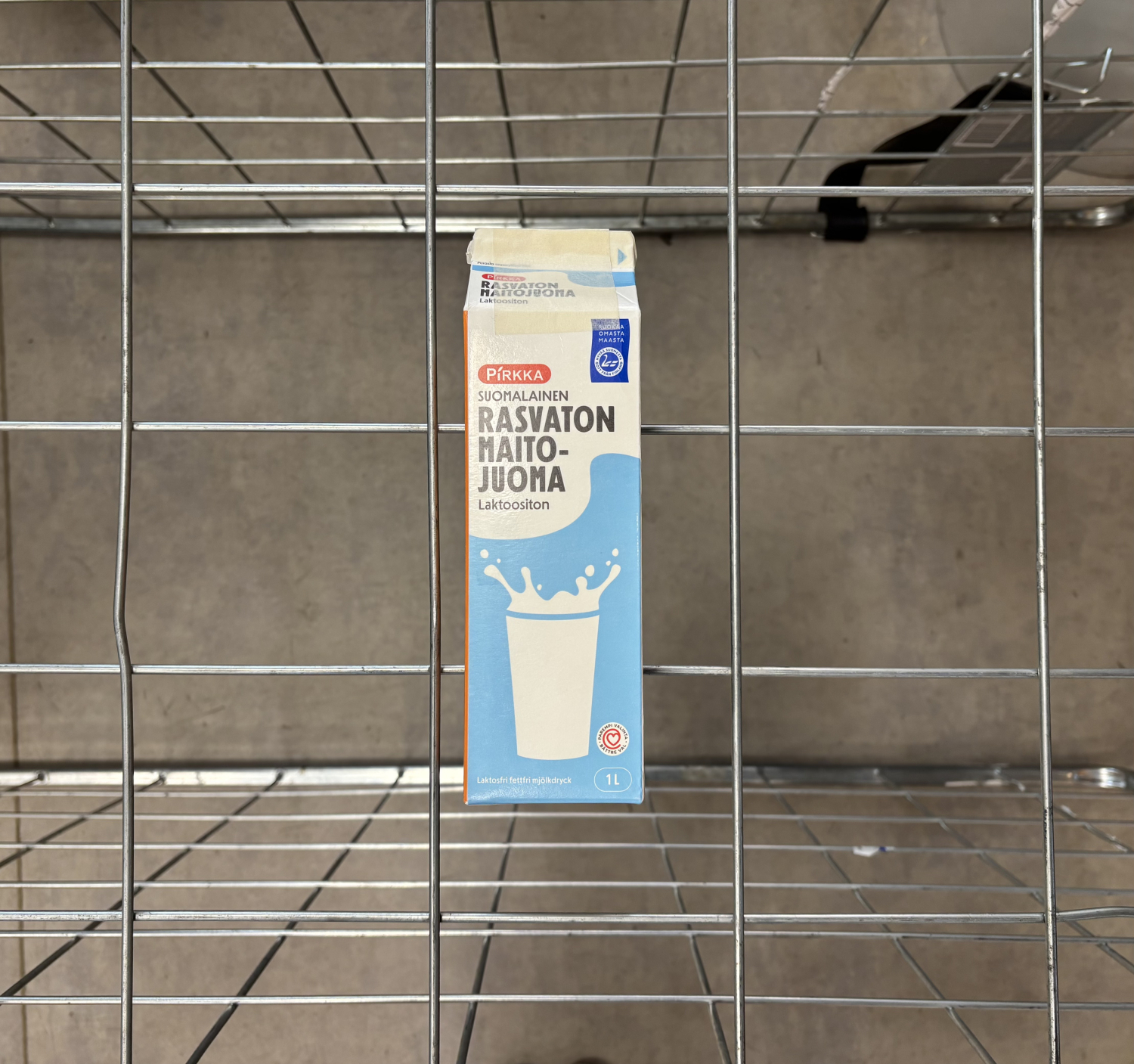 Paketteja on lähetetty muun muassa tyhjissä maitotölkeissä.