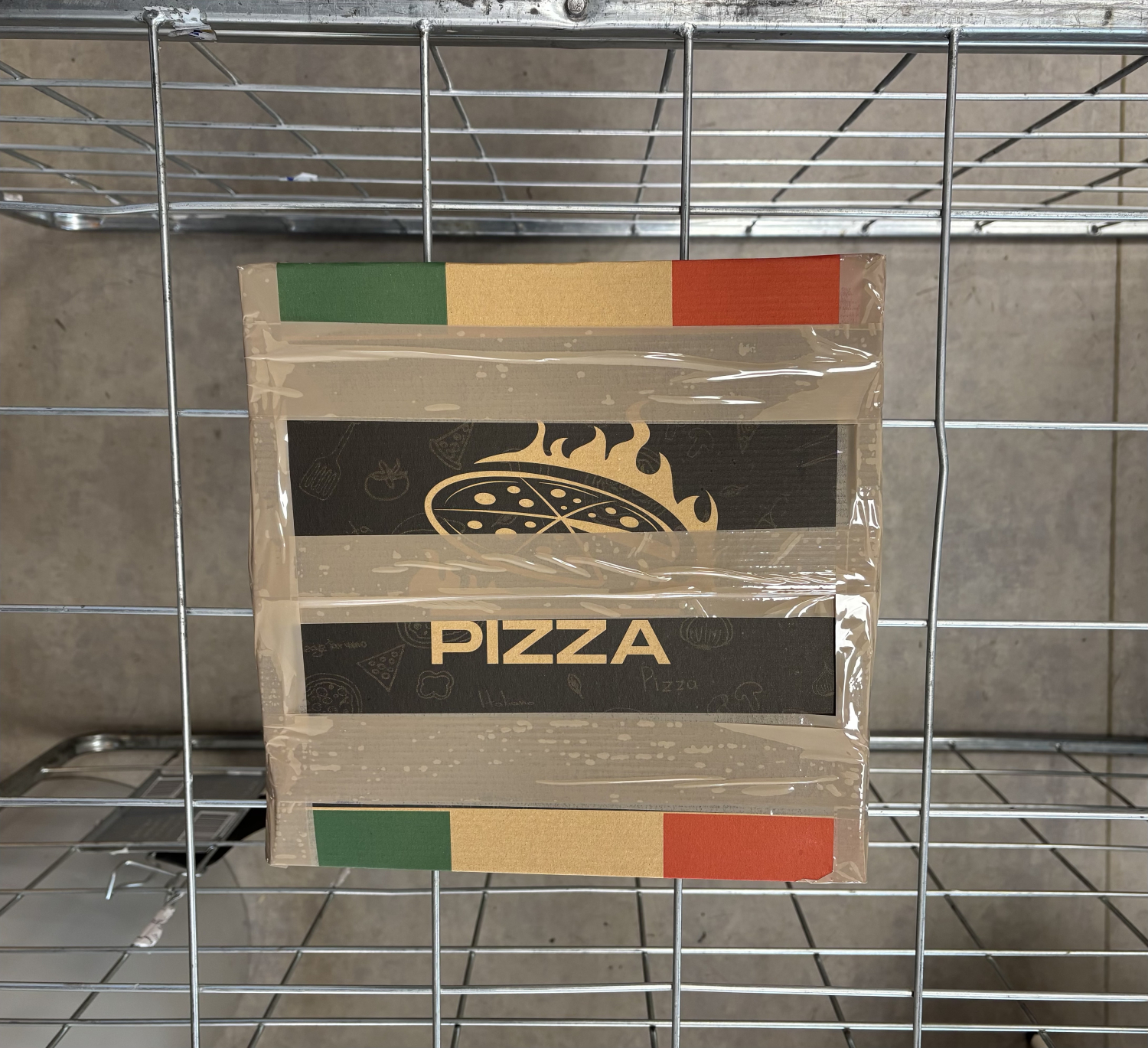 Postin toimitettavaksi on tullut muun muassa pizzalaatikkoon pakattu lähetys.