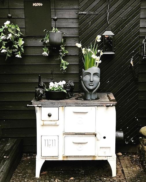 Forsberg-Haavasojan kodin sisustuksessa yhdistyvät second hand sekä suomalainen design.